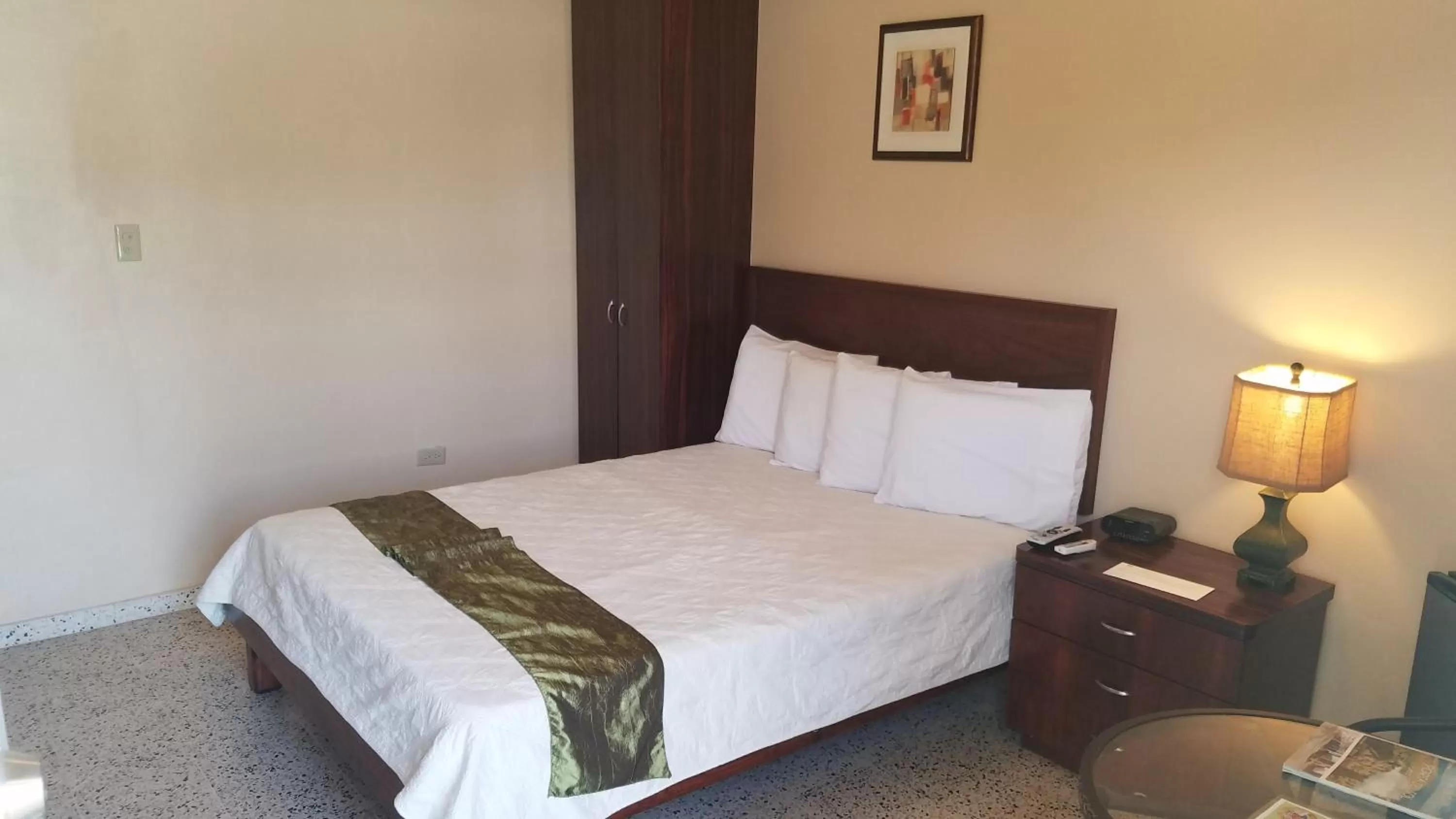 Bedroom, Bed in Combate Beach Resort