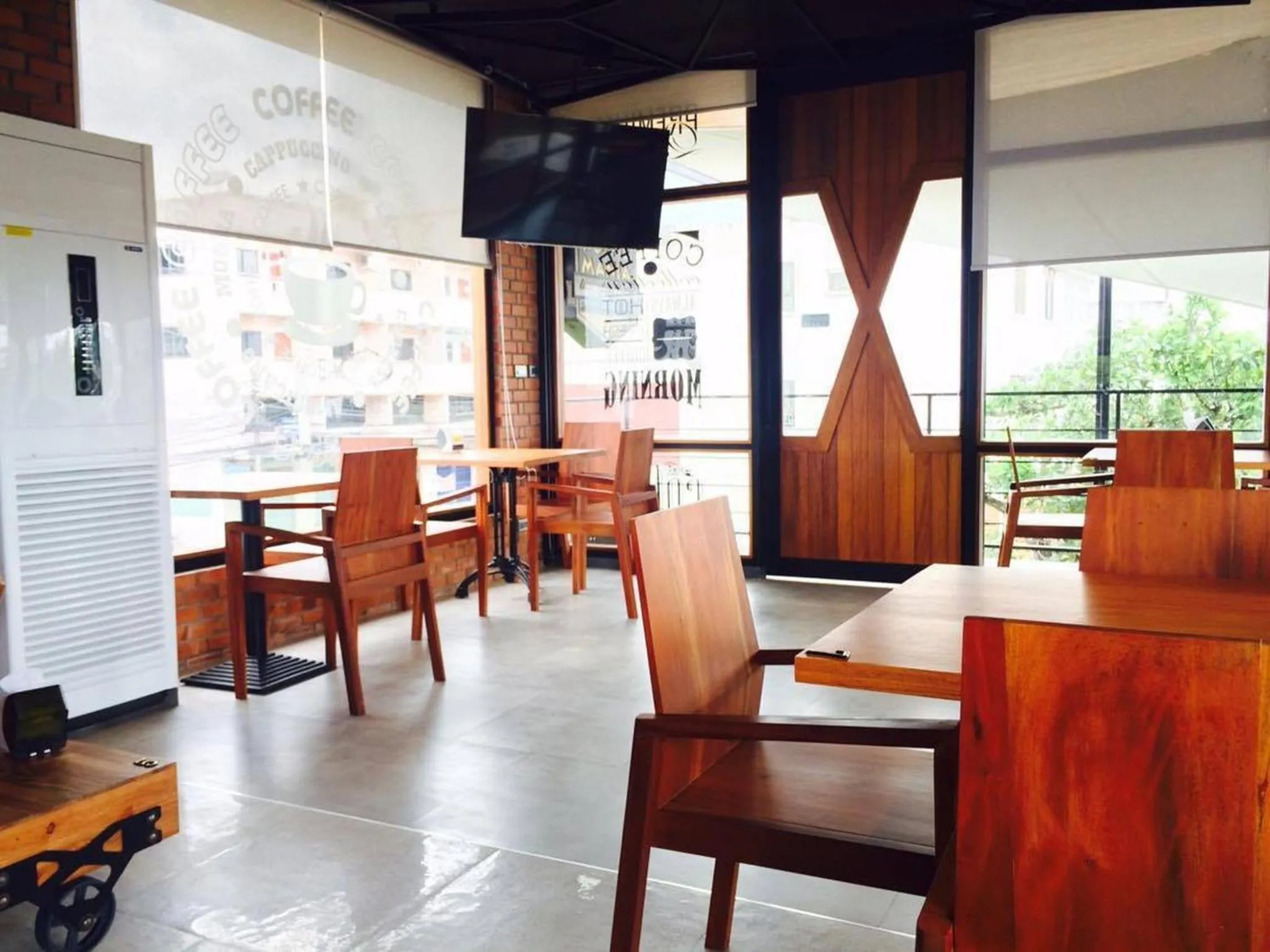 Restaurant/places to eat in Loft Mania Boutique Hotel