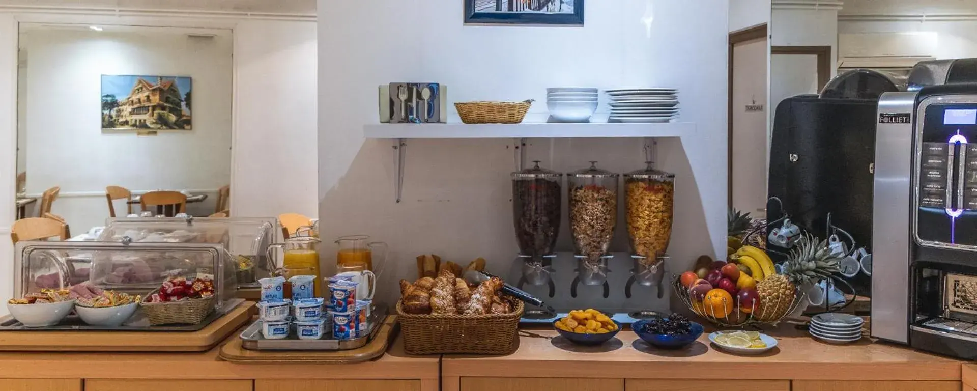 Continental breakfast, Food in Hotel Ours Blanc - Place Victor Hugo