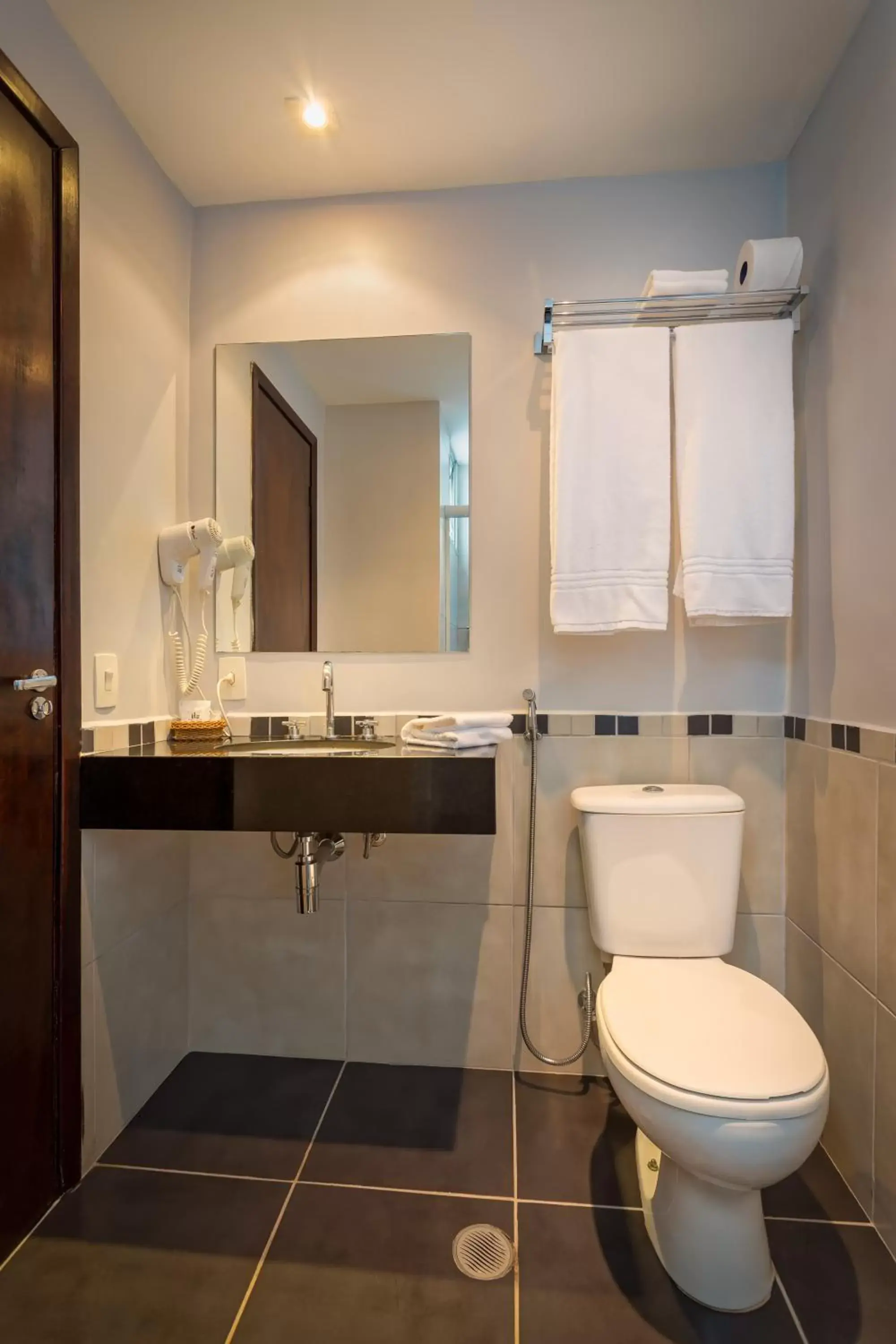 Toilet, Bathroom in H3 Hotel Paulista