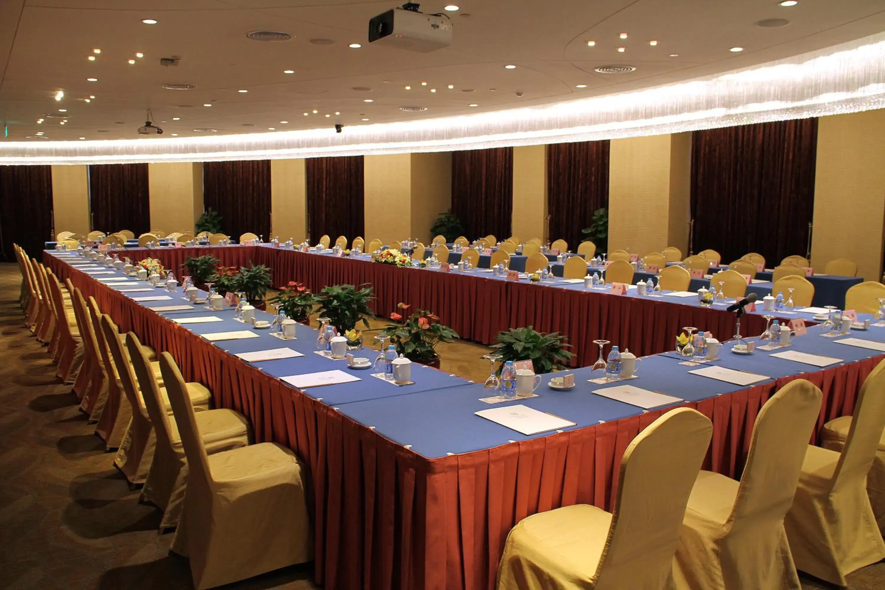 Business facilities in Central Hotel