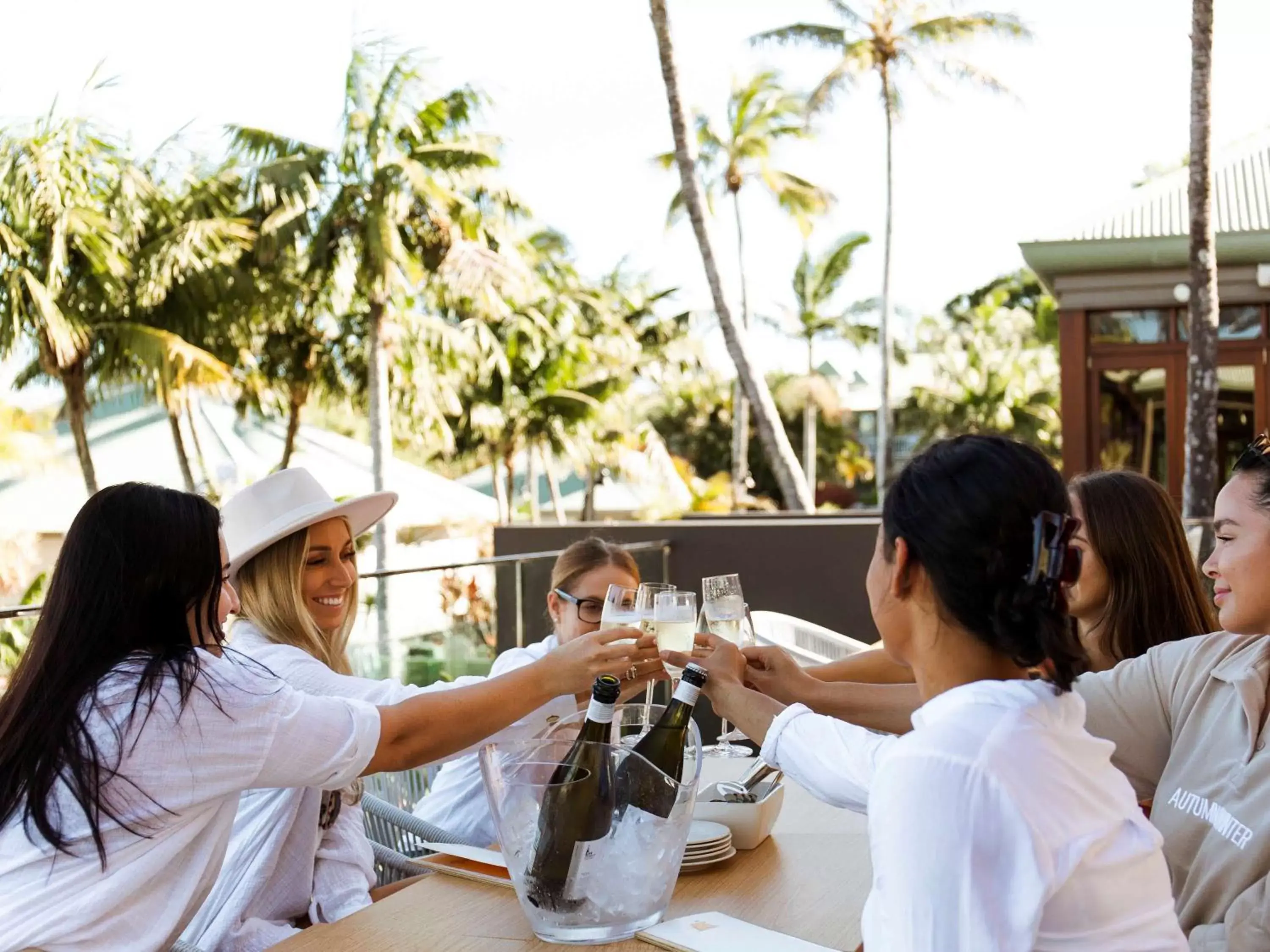 Lounge or bar in Novotel Sunshine Coast Resort