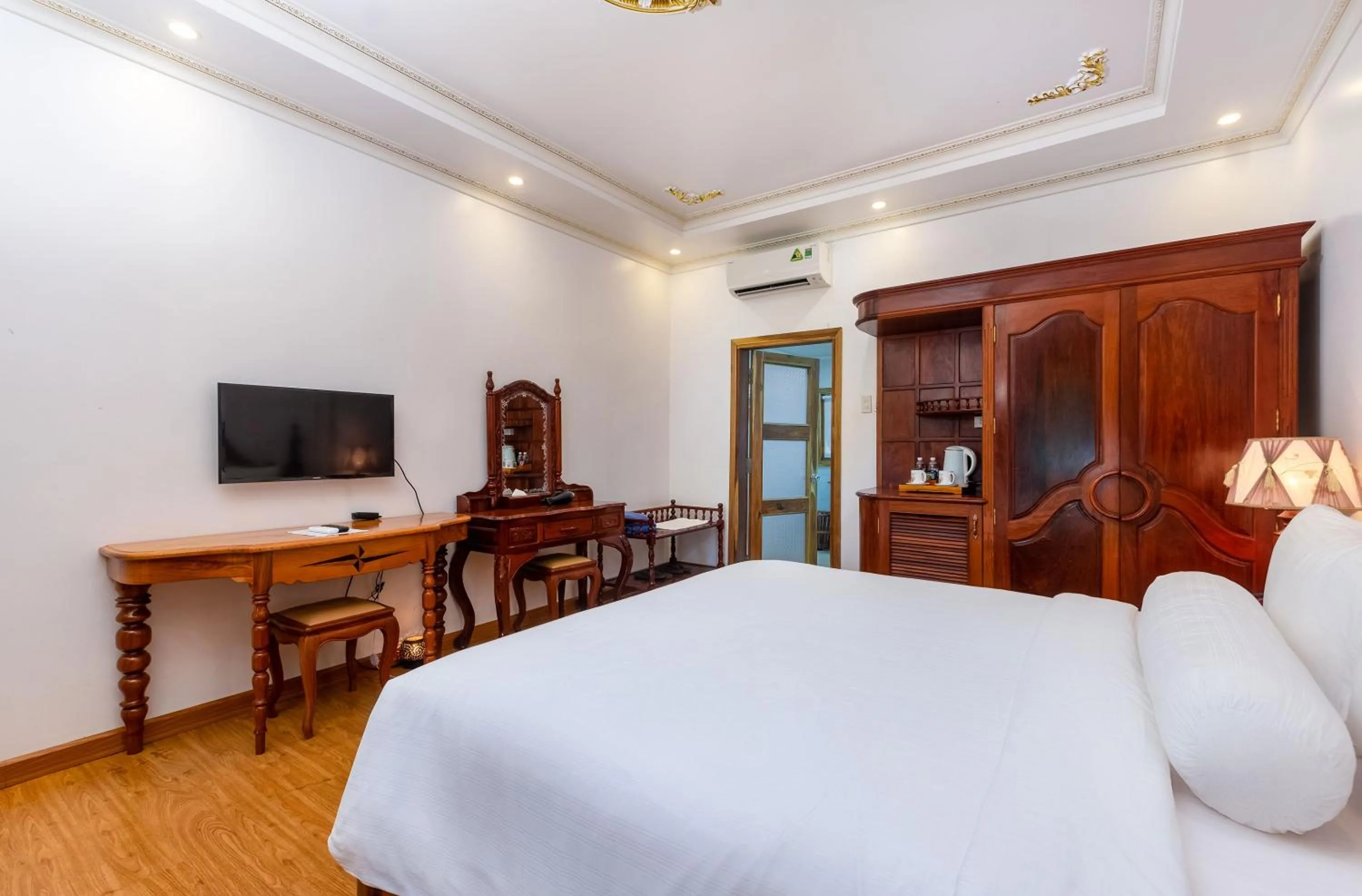 Bedroom, Bed in Coco Palm Beach Resort