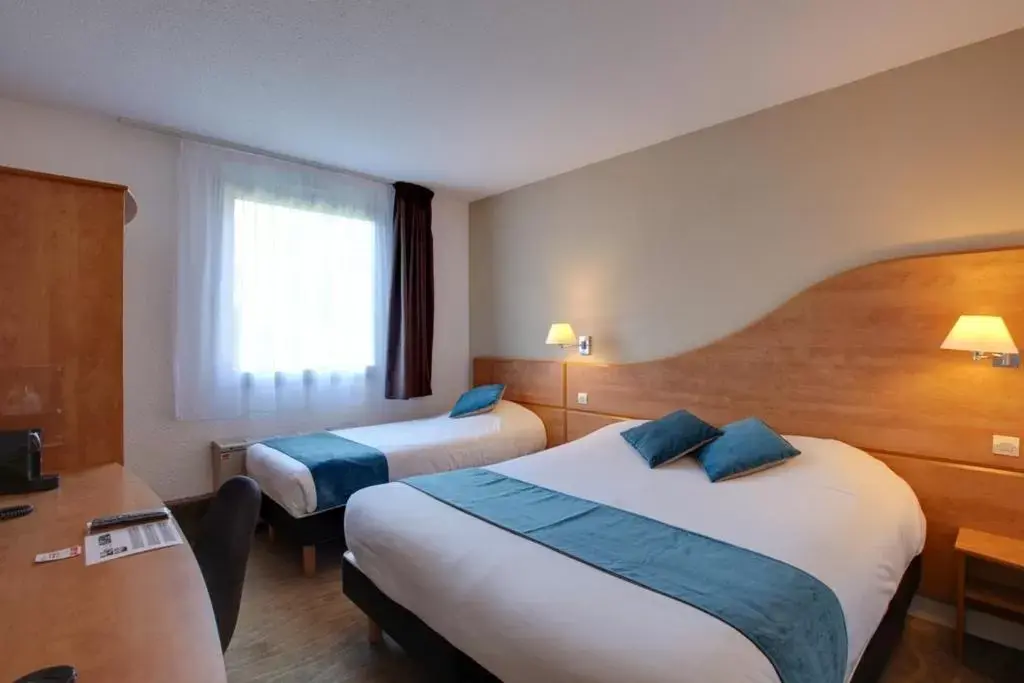 Bedroom, Bed in Sure Hotel by Best Western Bordeaux Lac