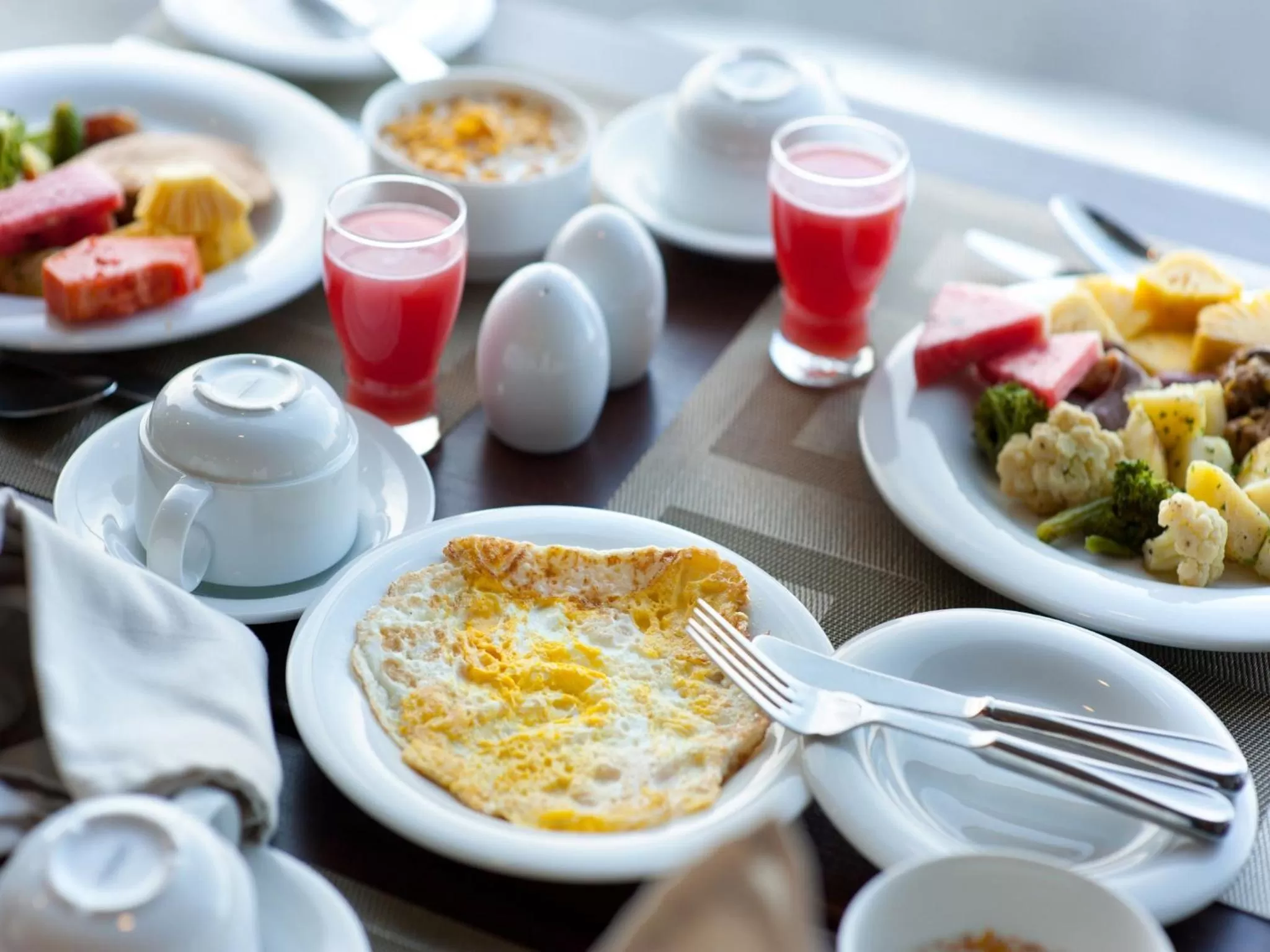 Restaurant/places to eat in The Ocean Colombo - Guaranteed Sea View Rooms