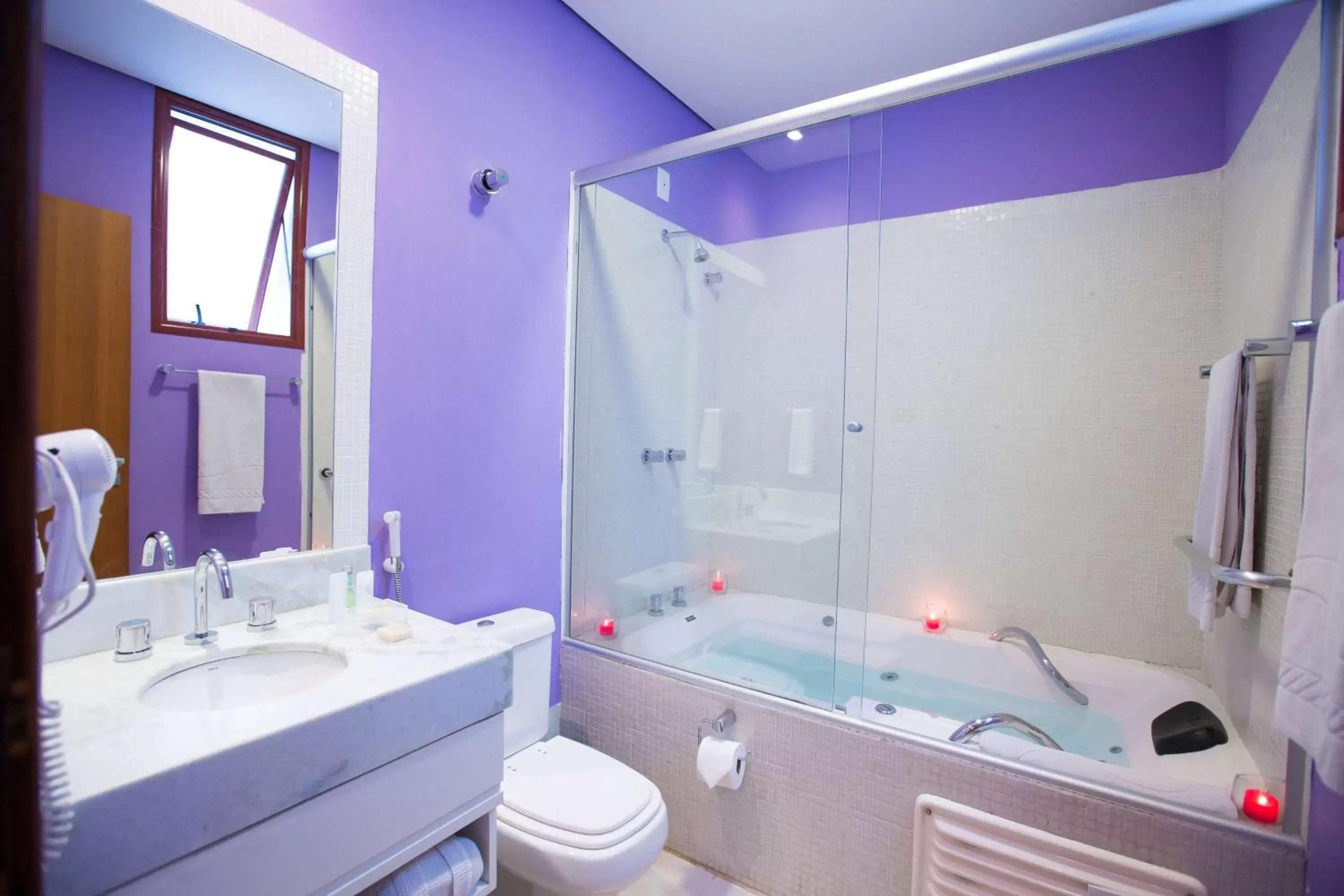 TV and multimedia, Bathroom in Ramada by Wyndham Furnaspark