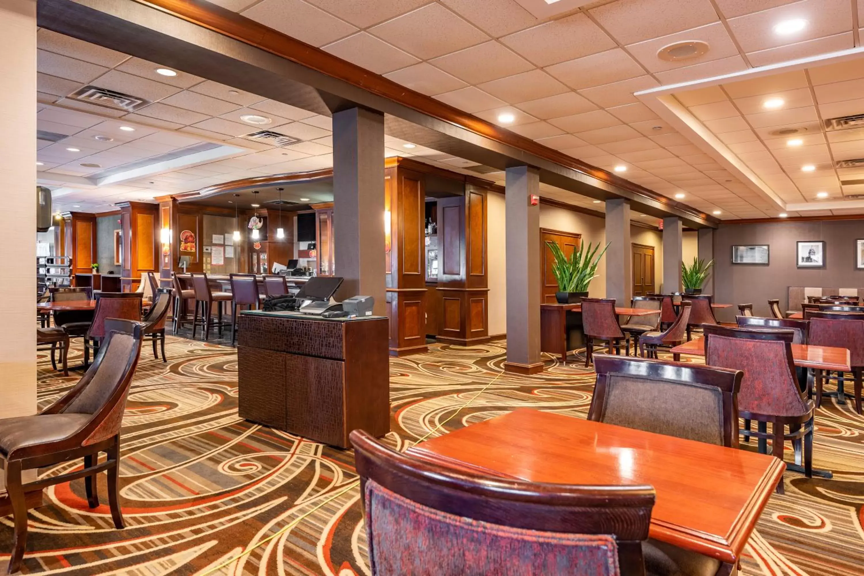 Breakfast, Restaurant/Places to Eat in Wyndham Omaha Hotel - West Dodge