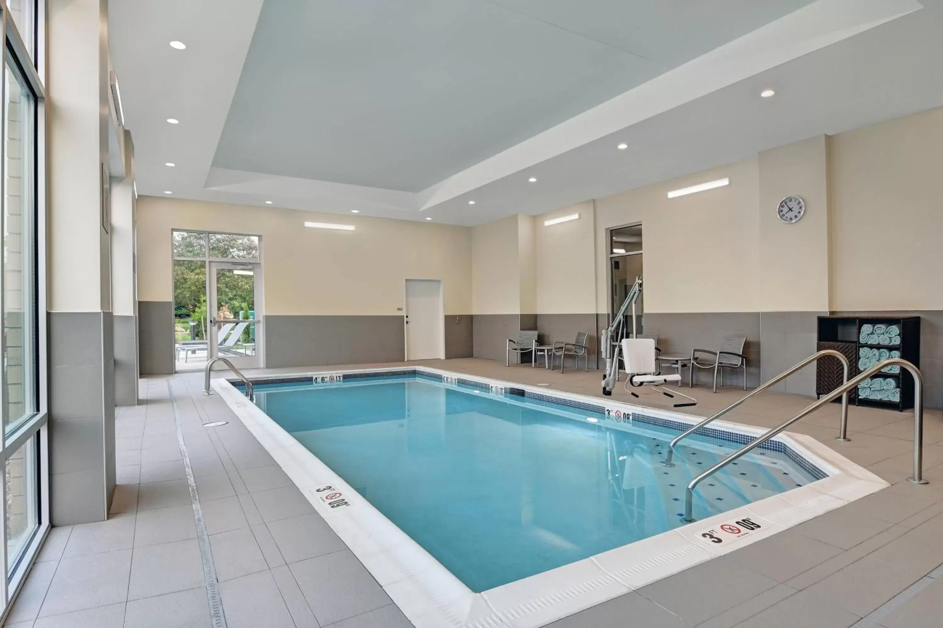 Swimming Pool in TownePlace Suites by Marriott Columbus Dublin