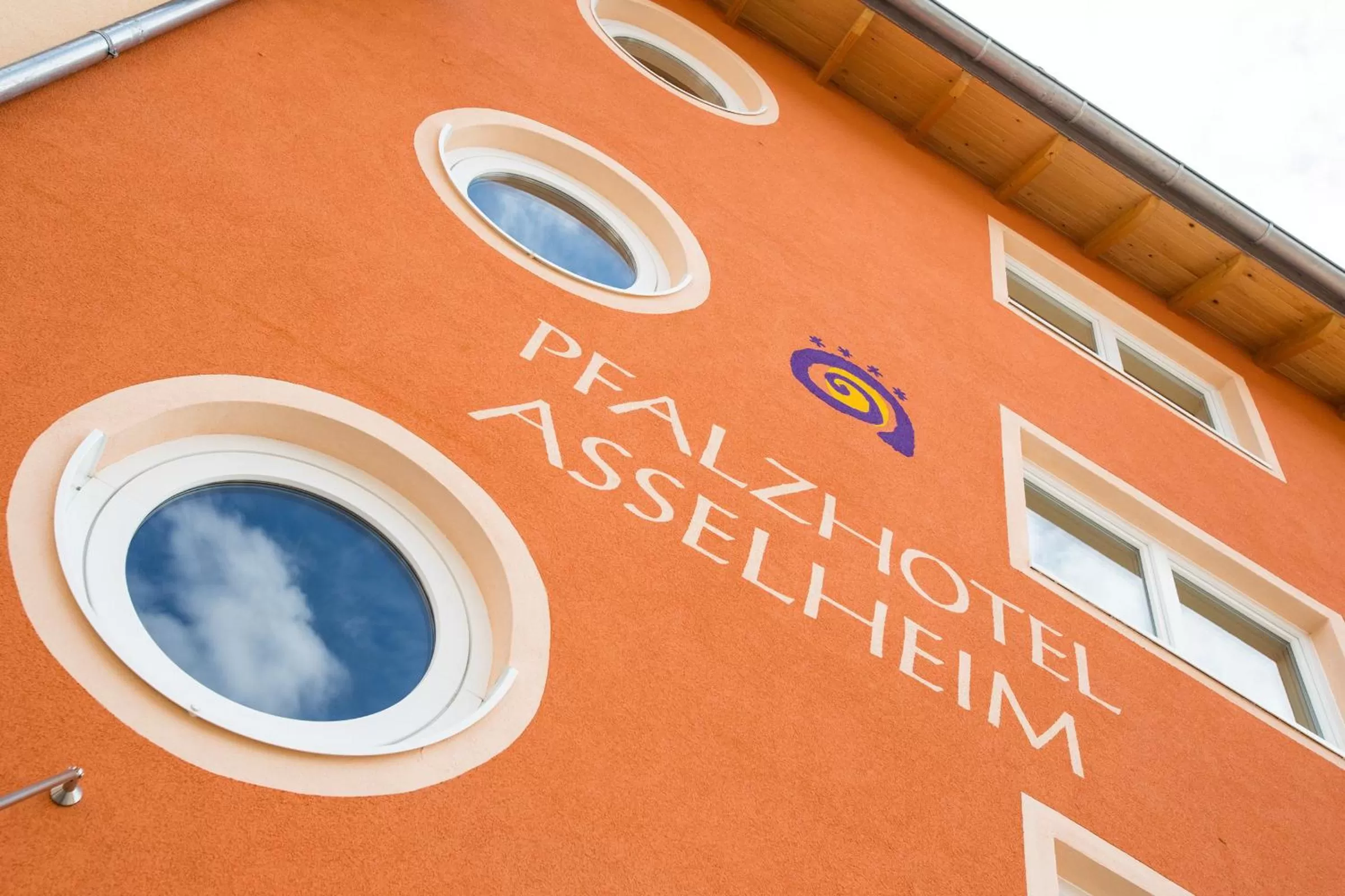 Facade/entrance in Pfalzhotel Asselheim