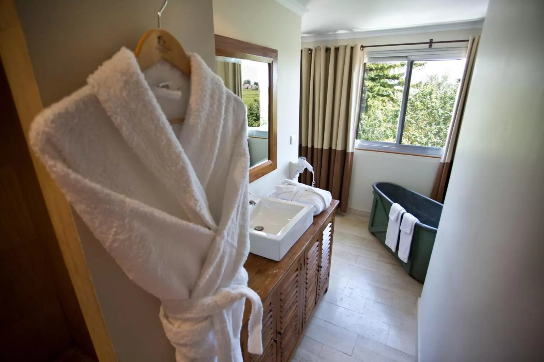 Bathroom, Bed in Ermitage De Corton - Teritoria
