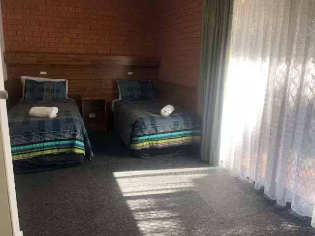 Bed in Kingswood Motel