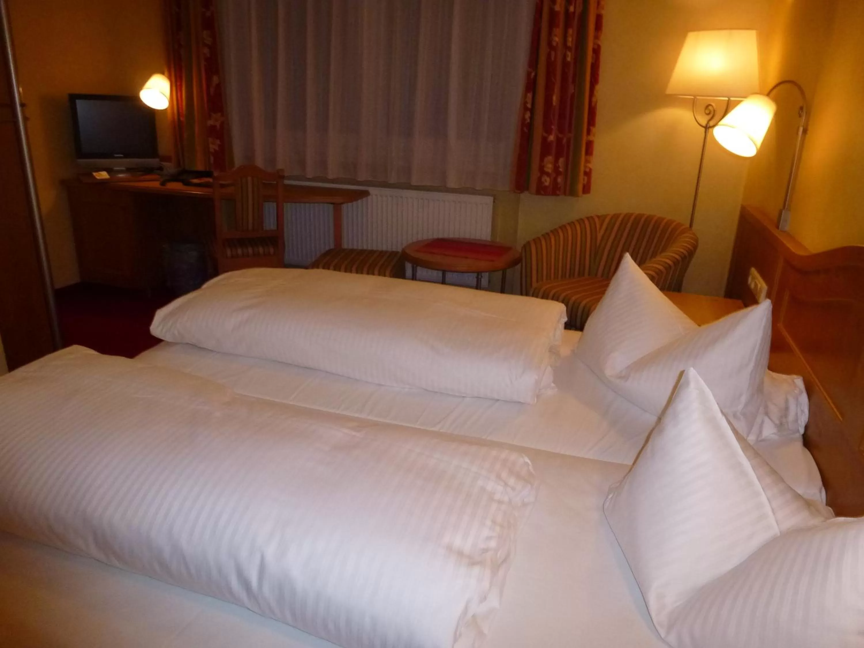 Photo of the whole room, Bed in Gasthof Hotel Reif