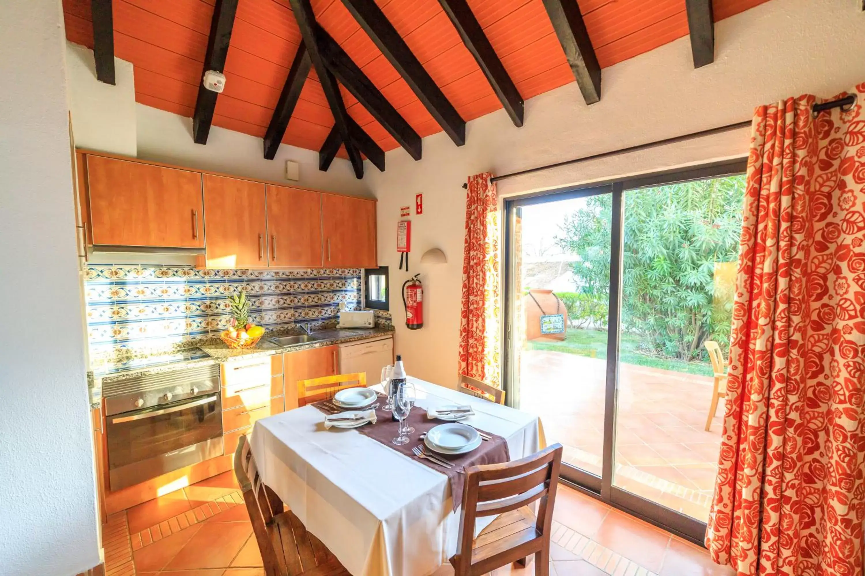 Kitchen or kitchenette, Dining Area in Pedras D'el Rei