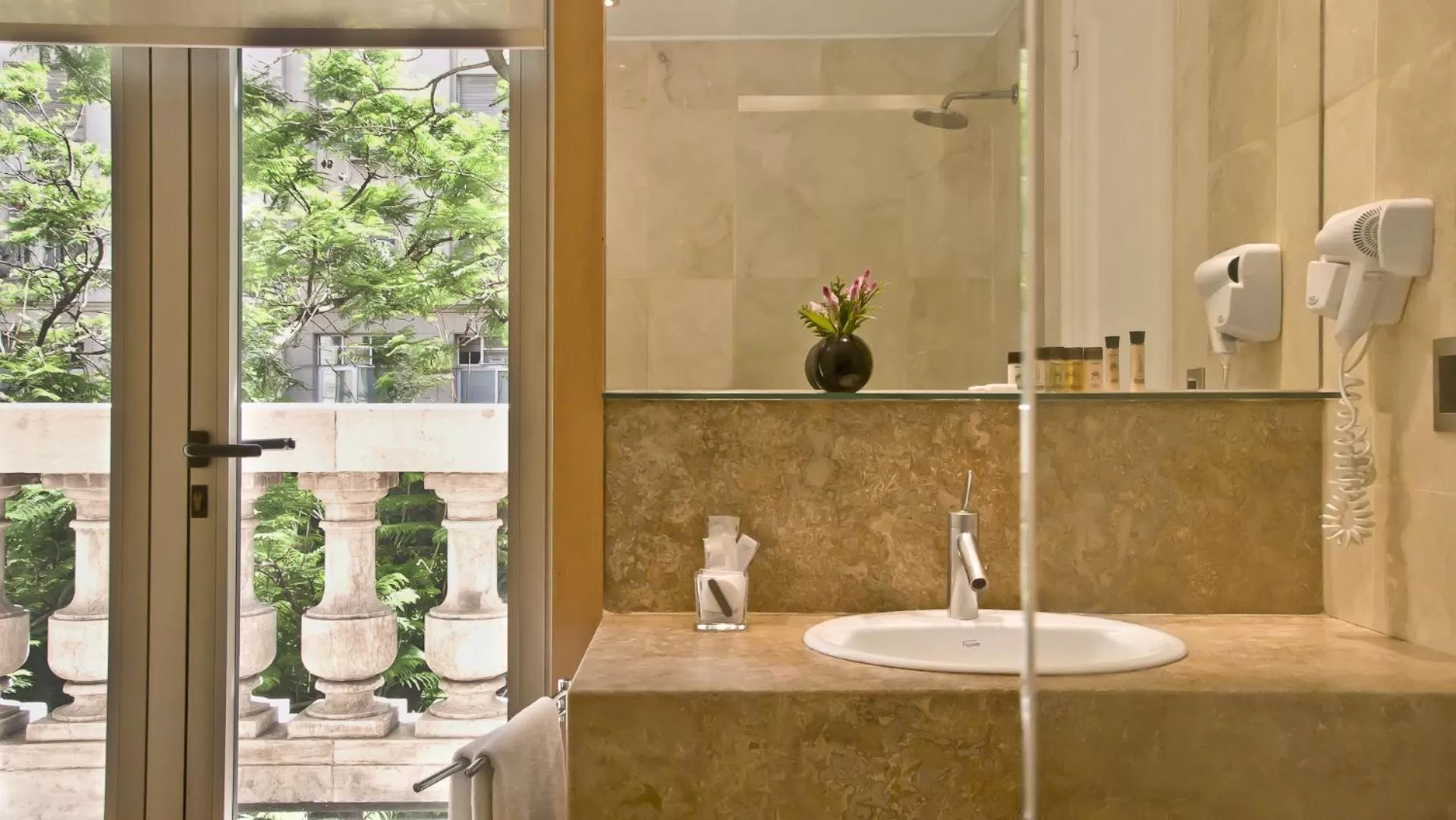 Toilet in 725 Continental Hotel