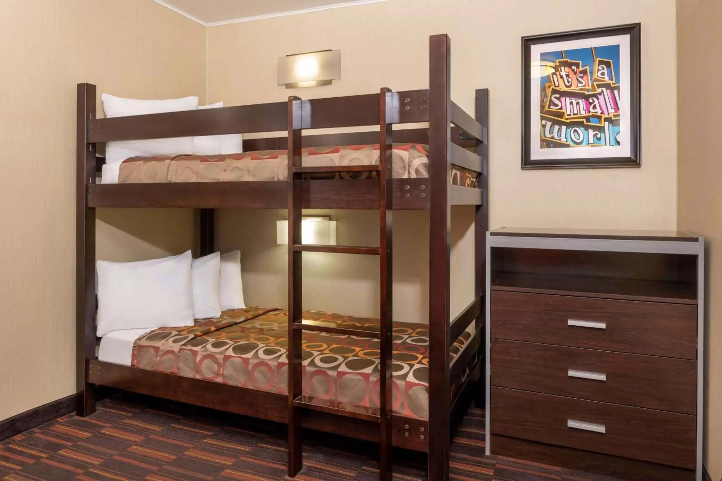 Photo of the whole room, Bunk Bed in Best Western Plus Raffles Inn & Suites