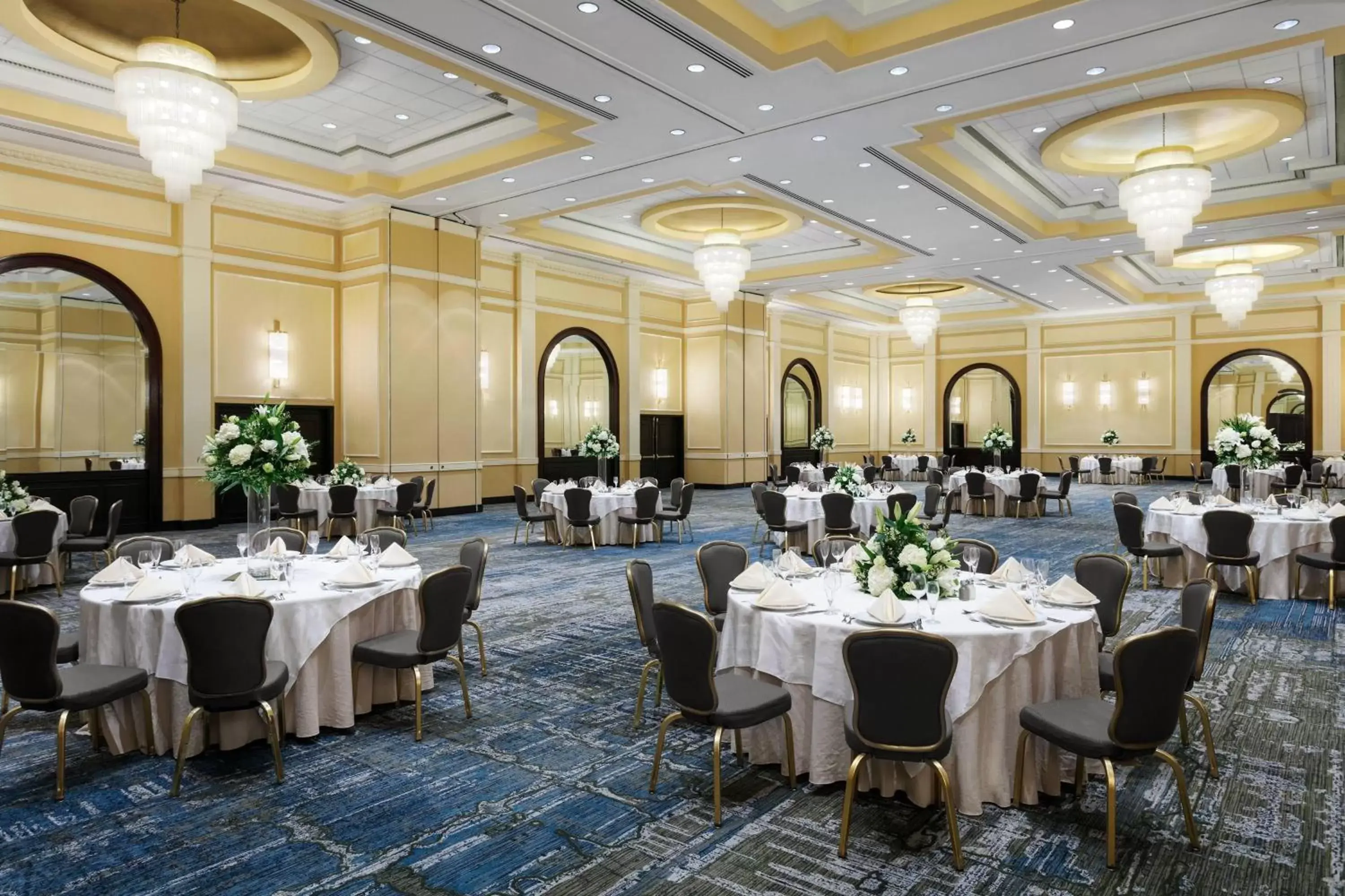 Meeting/conference room, Restaurant/Places to Eat in Delta Hotels by Marriott Woodbridge