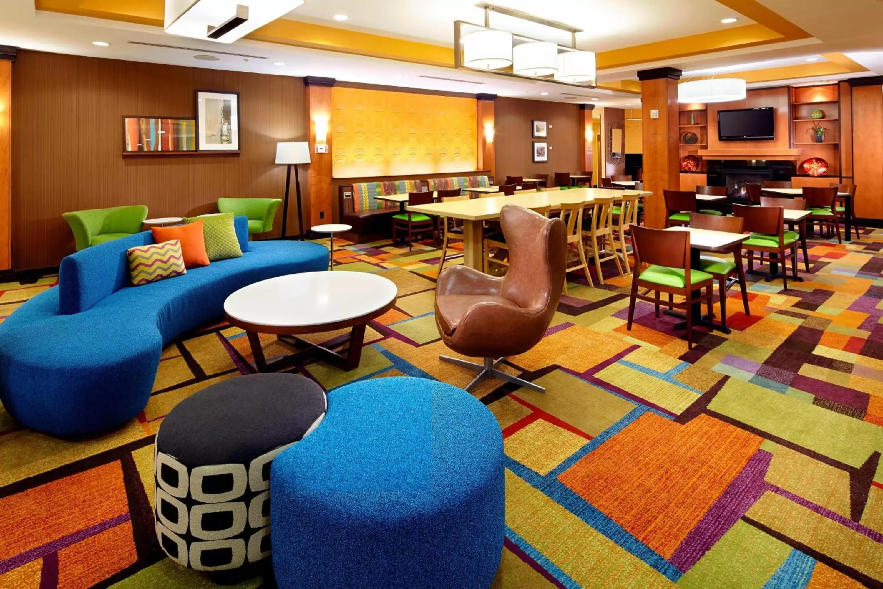 Lobby or reception, Lounge/Bar in Fairfield Inn & Suites Pittsburgh Neville Island