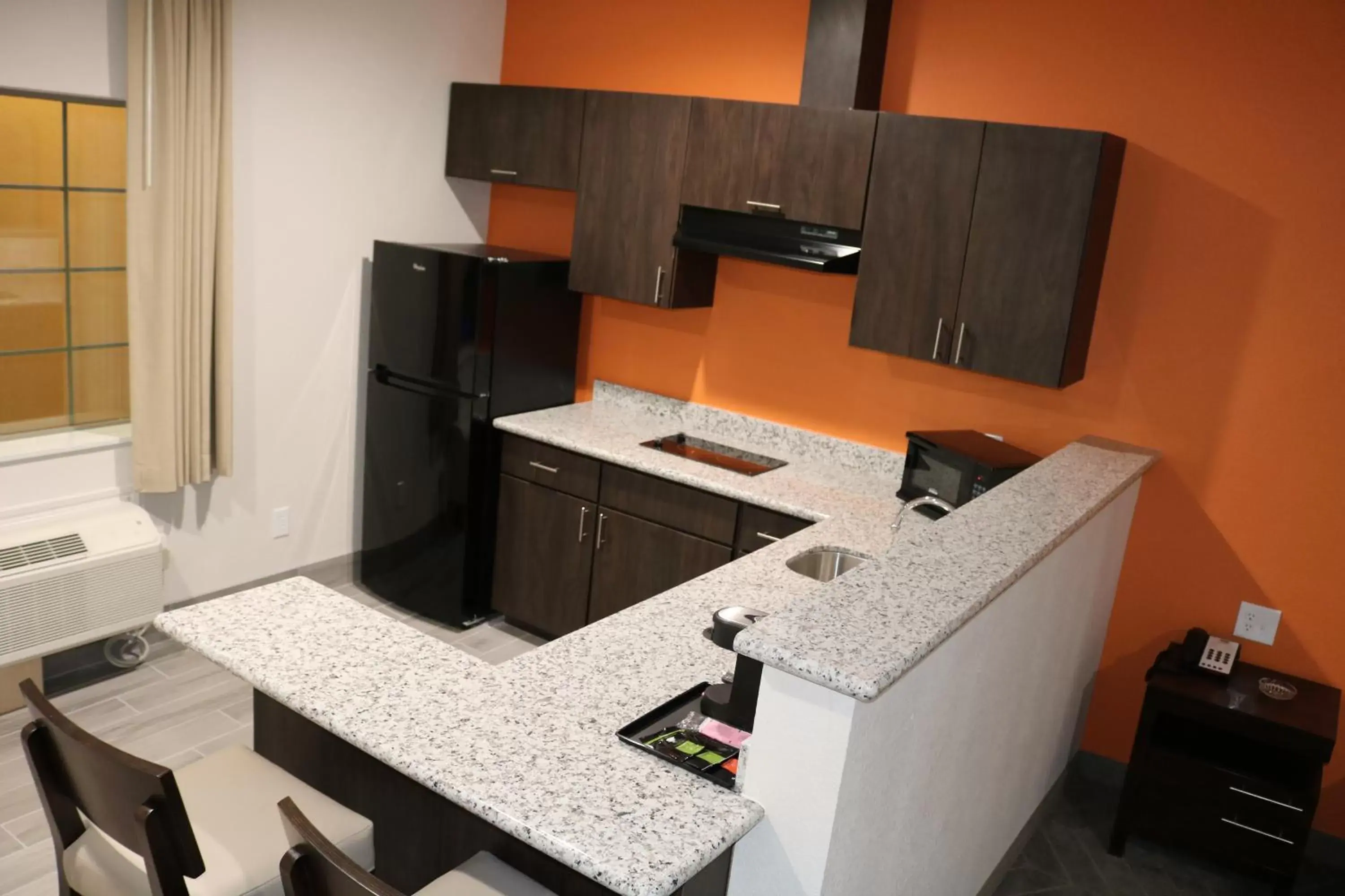 Kitchen or kitchenette, Kitchen/Kitchenette in Scottish Inn & Suites - IAH Airport