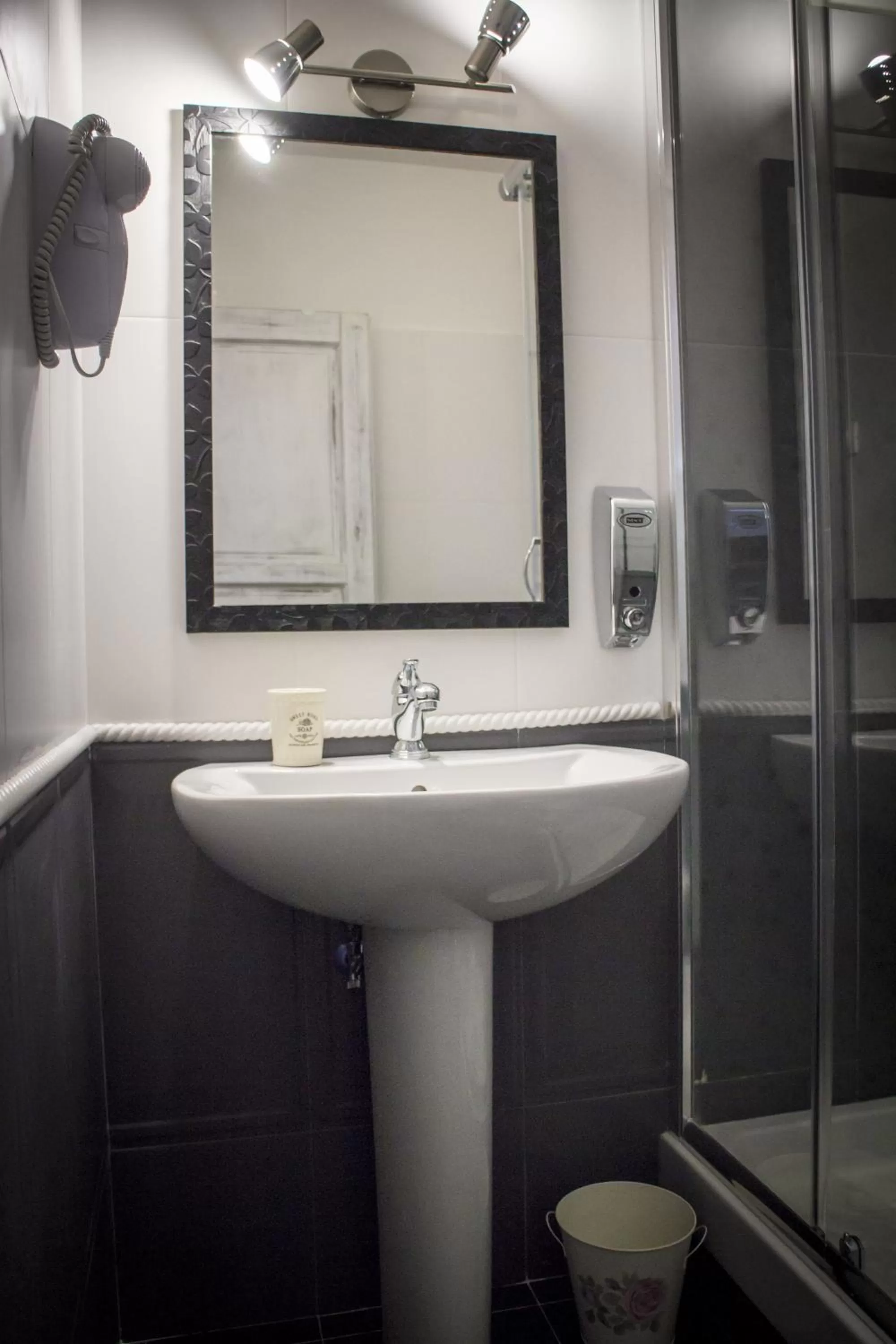 Bathroom in La Peonia