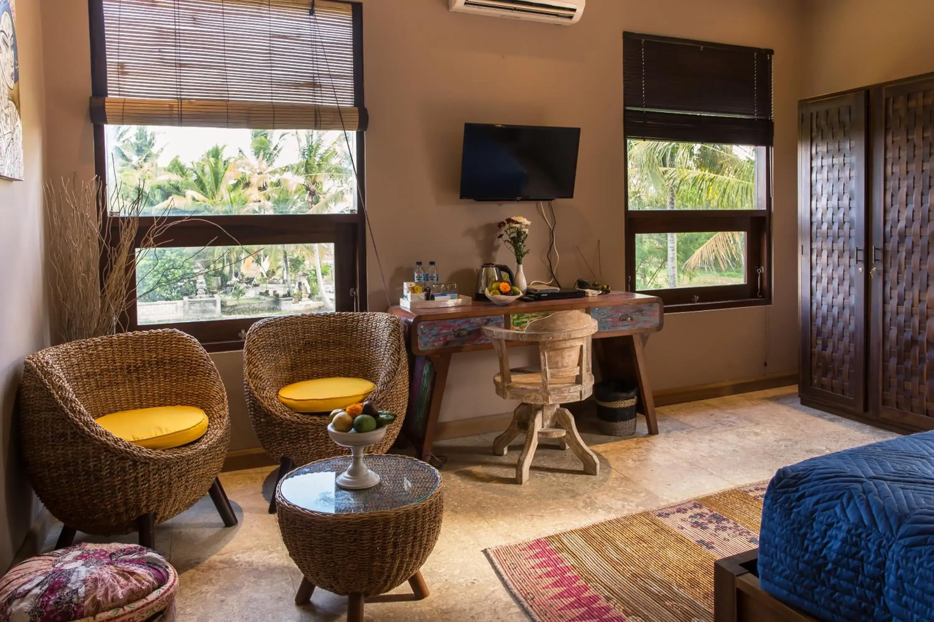 Bedroom, Seating Area in Solo Villas & Retreat