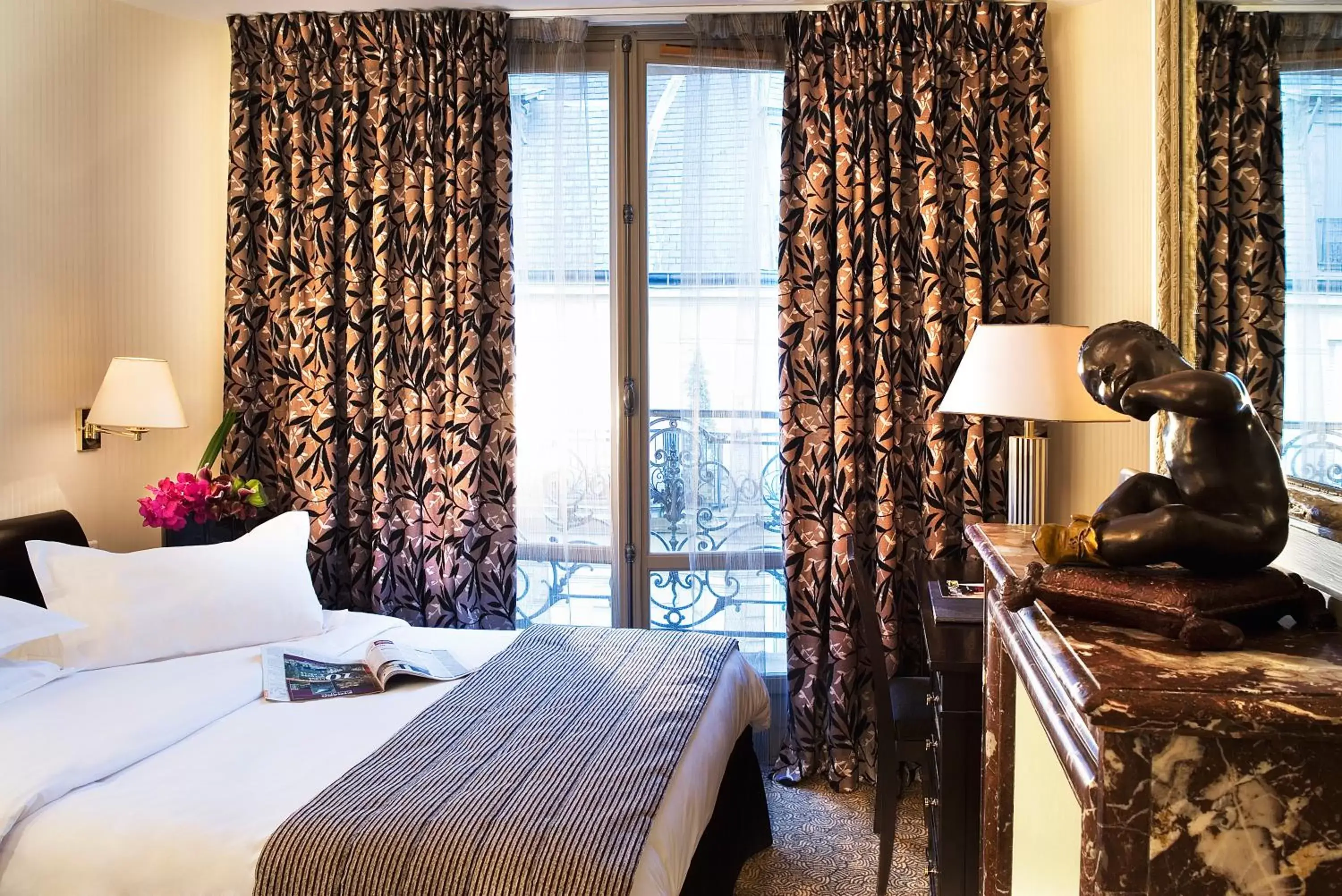 Bed in Hotel Vaneau Saint Germain