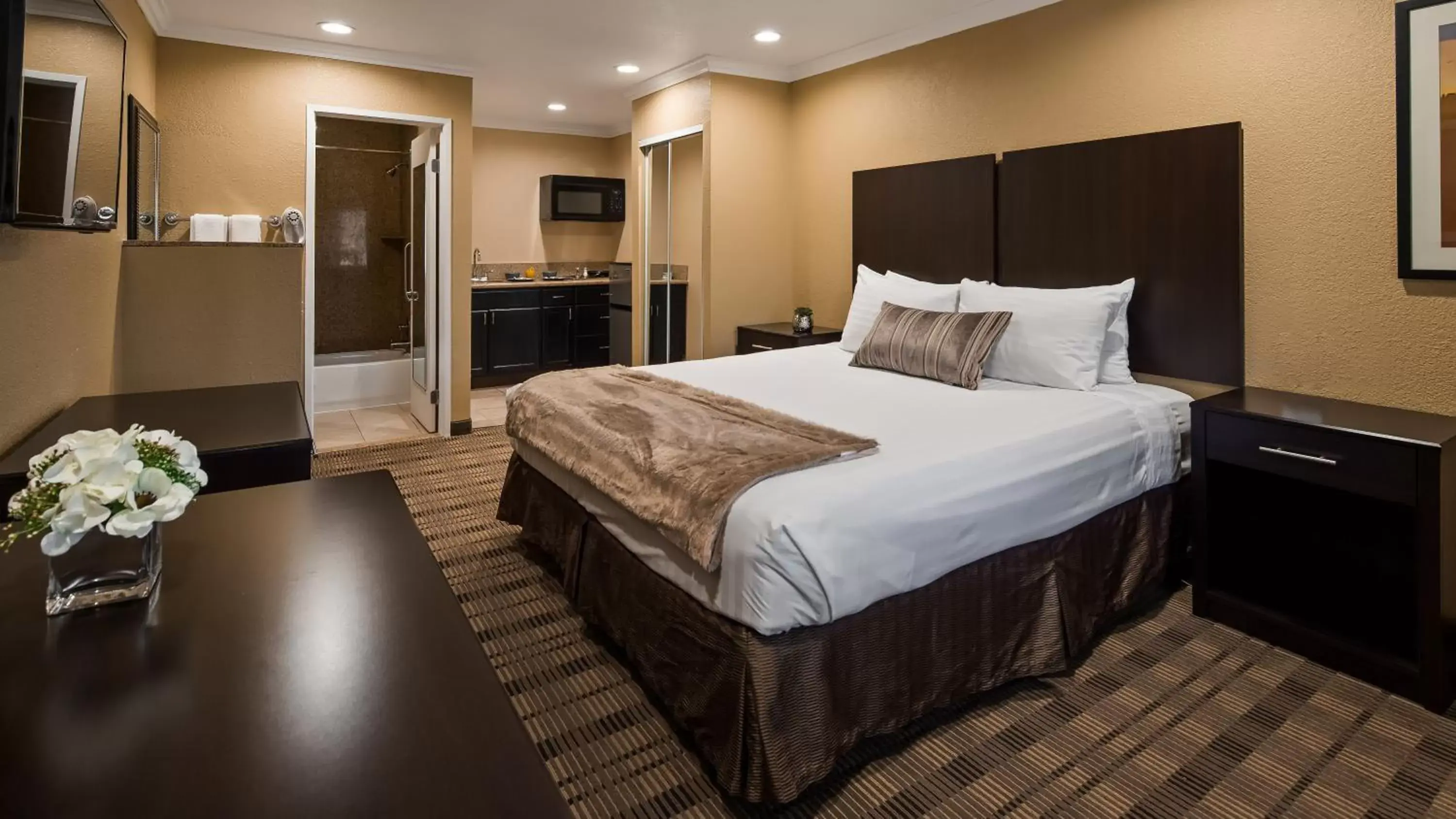 Bedroom, Bed in Best Western Poway/San Diego Hotel
