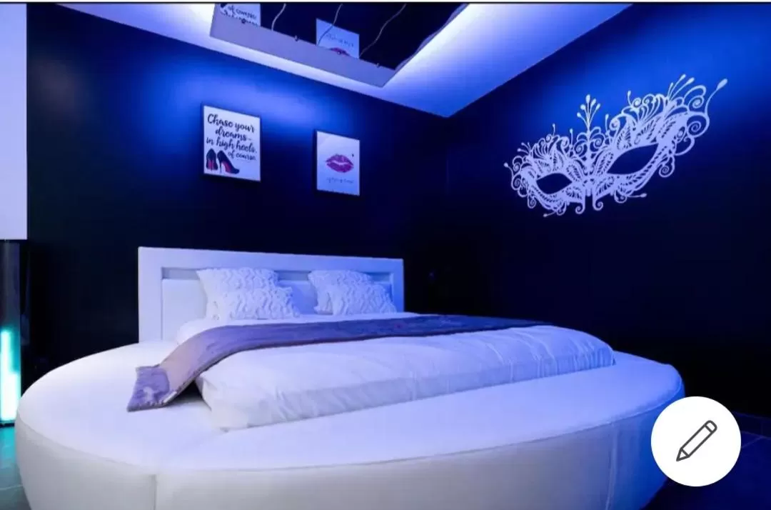 Bed in L'OLYMPE DES SENS