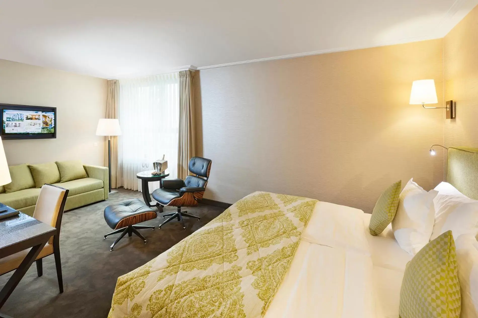 Bedroom, Seating Area in Grand Hotel Casselbergh Brugge