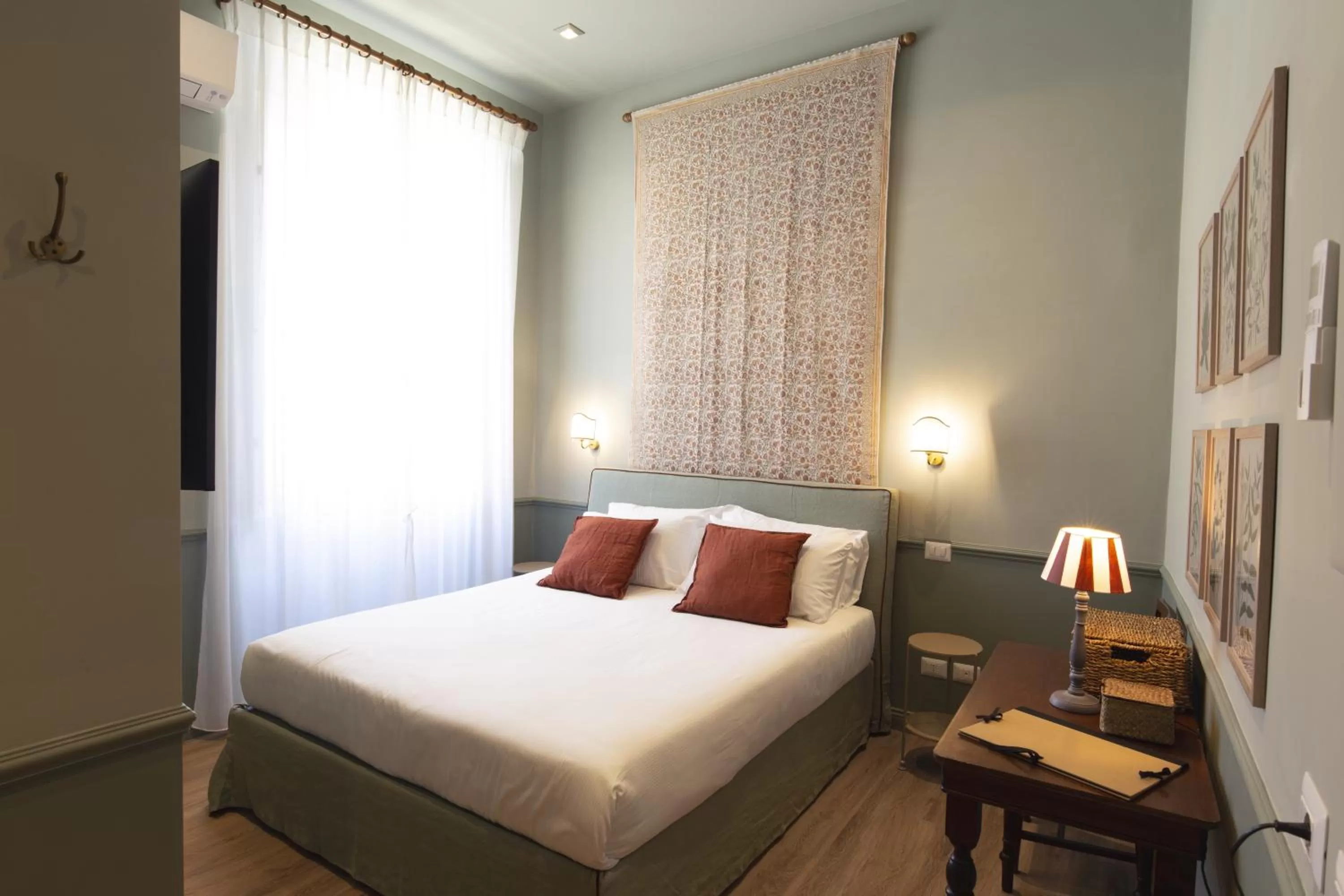 Photo of the whole room, Bed in Hotel donna Francesca