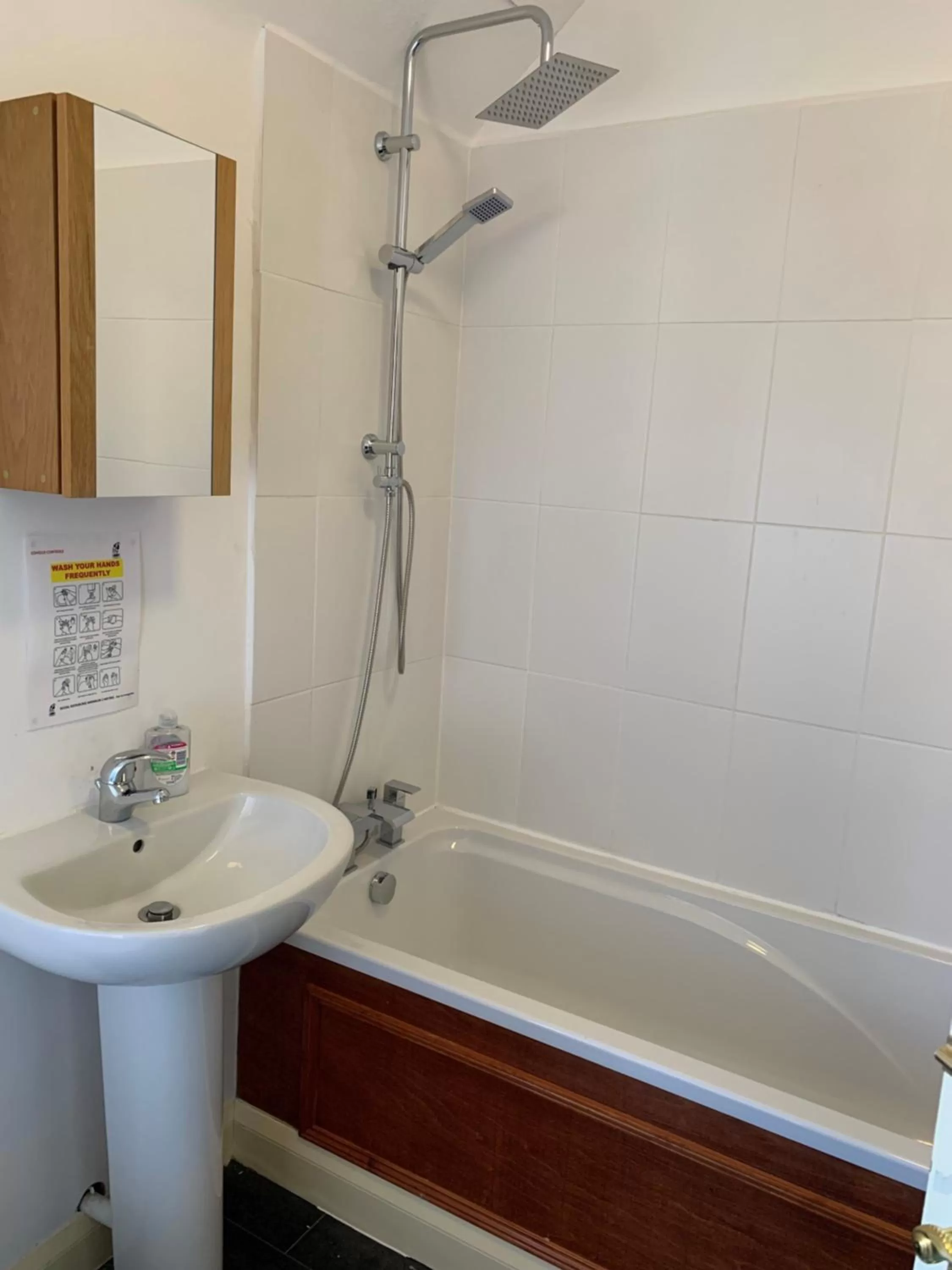 Shower in The Ship Inn