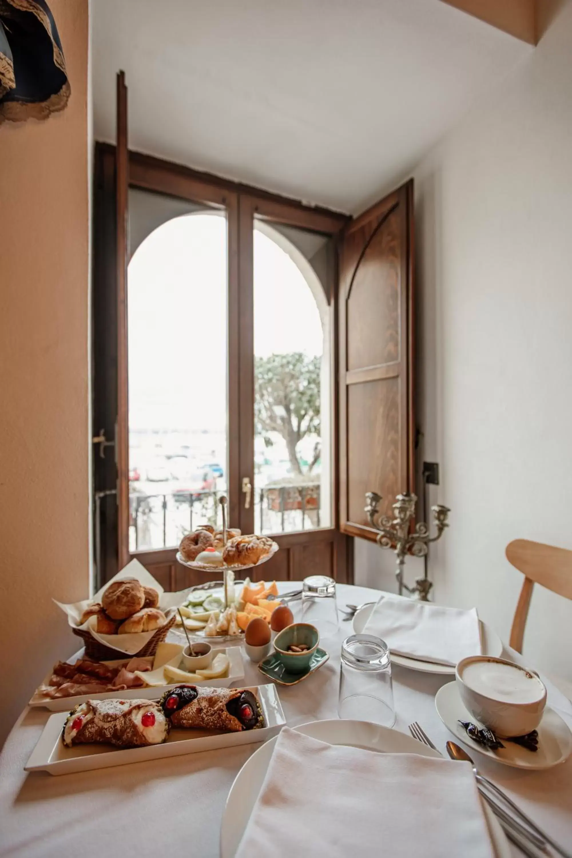 Breakfast in Palazzo Giunta - Porta Marina Ortigia