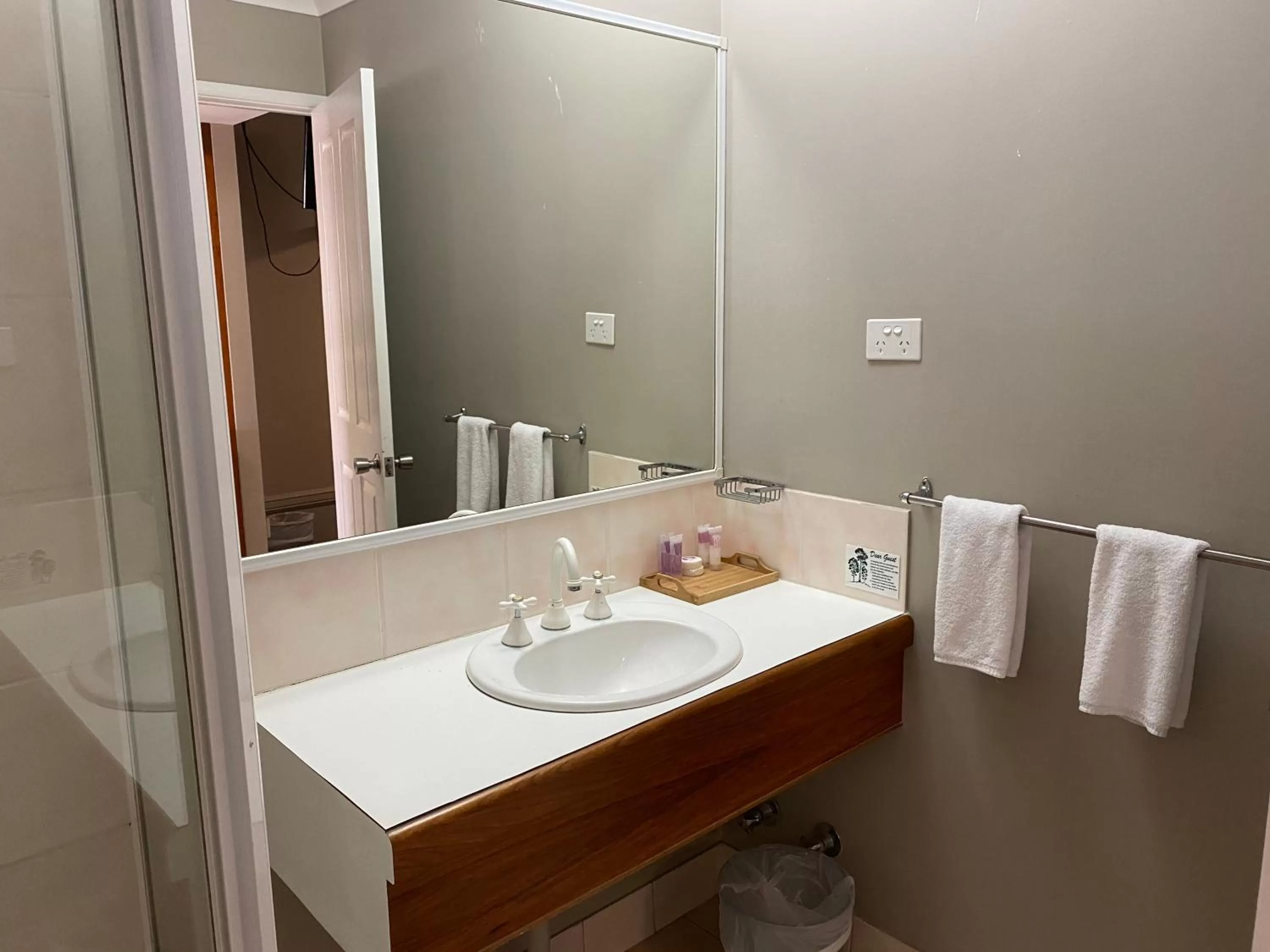 Cosmopolitan Motel & Serviced Apartments