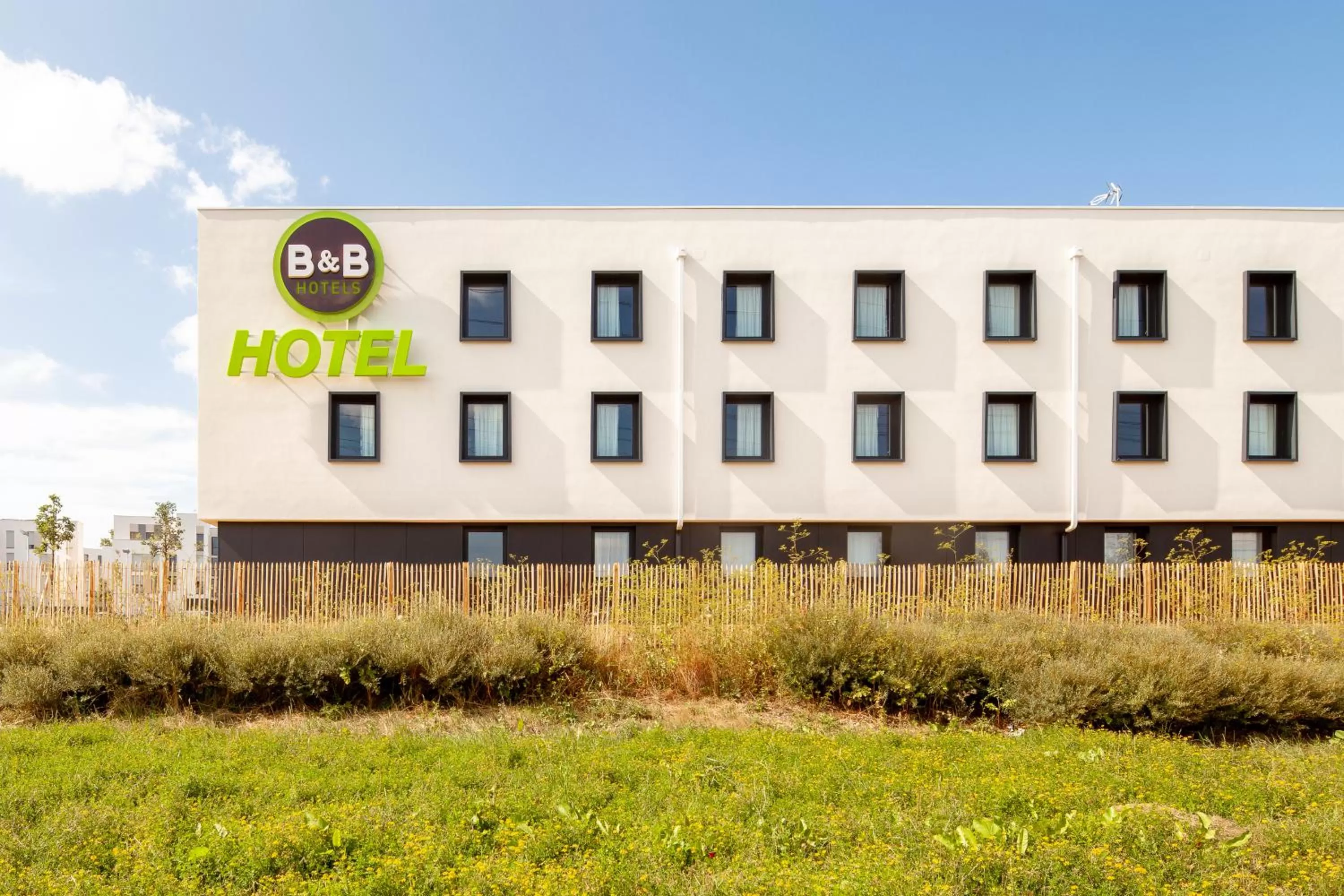 Property building in B&B HOTEL Igny Palaiseau