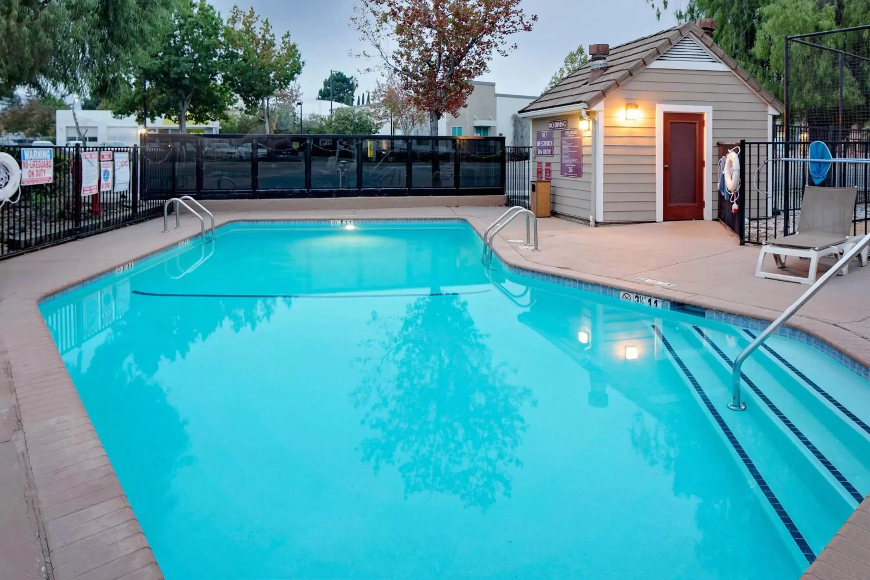 Swimming Pool in Residence Inn Palo Alto Mountain View