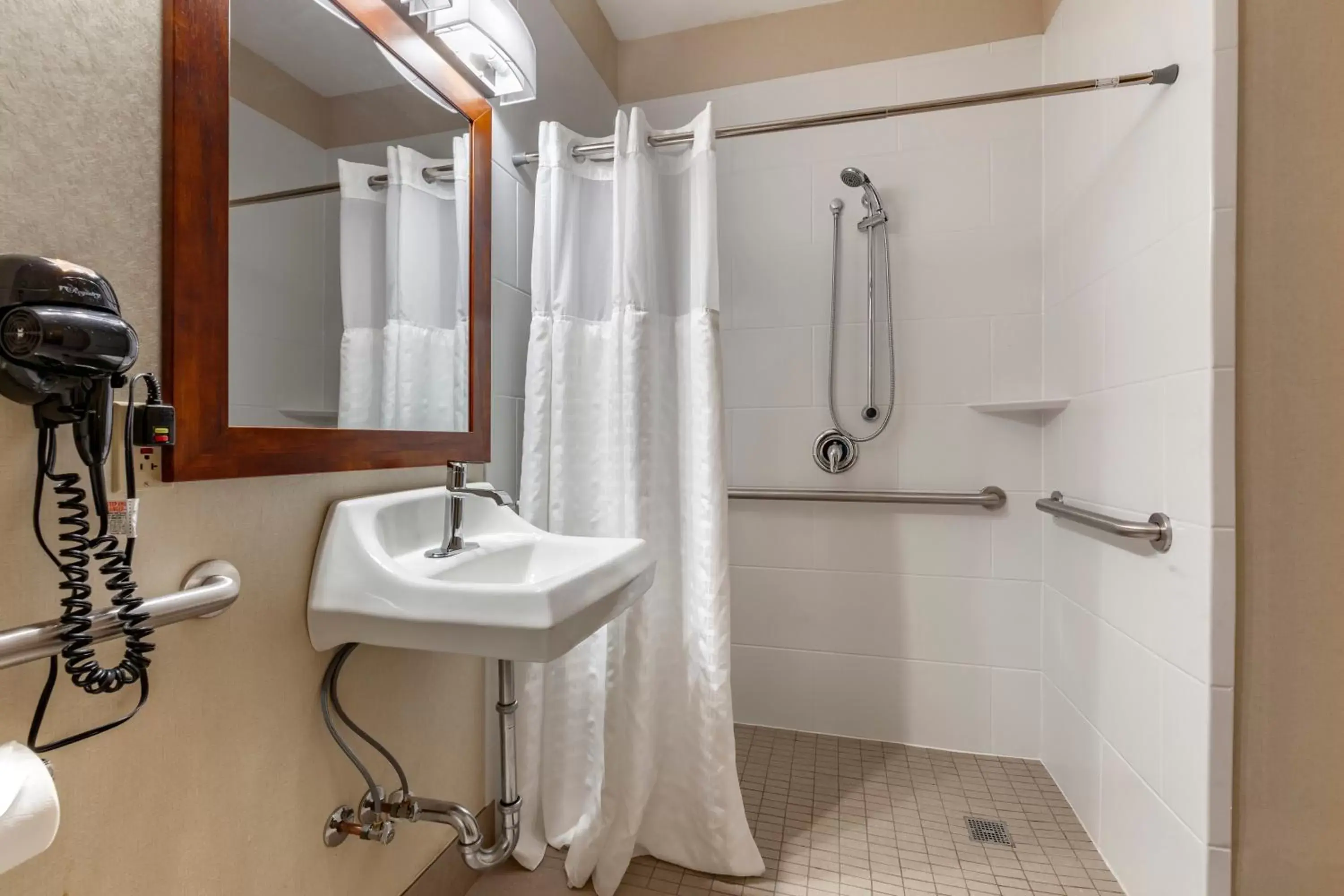 Bathroom in Comfort Inn & Suites Geneva- West Chicago