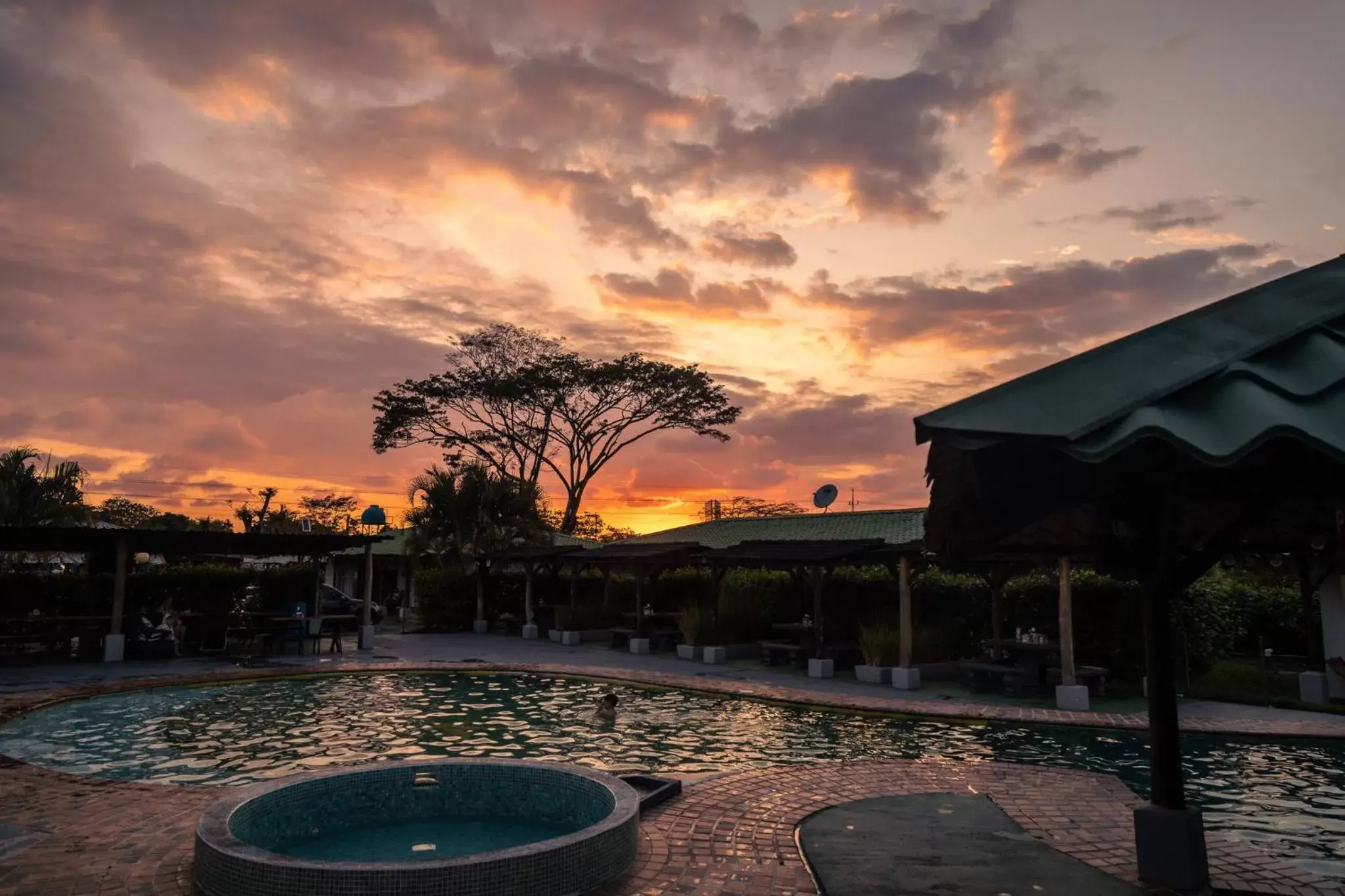 Swimming pool, Sunrise/Sunset in Hotel El Rancho