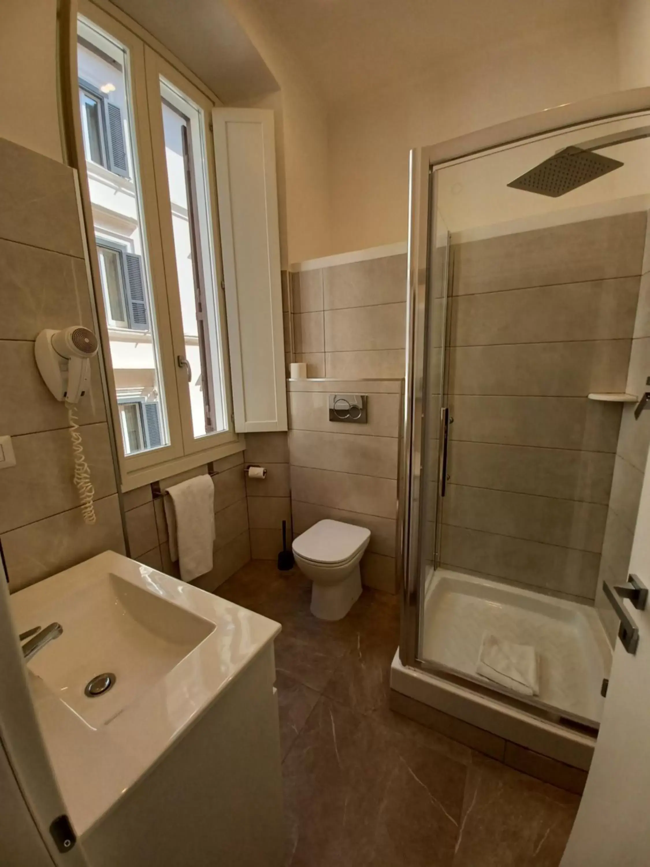 Shower, Bathroom in Hotel Mimosa Pantheon