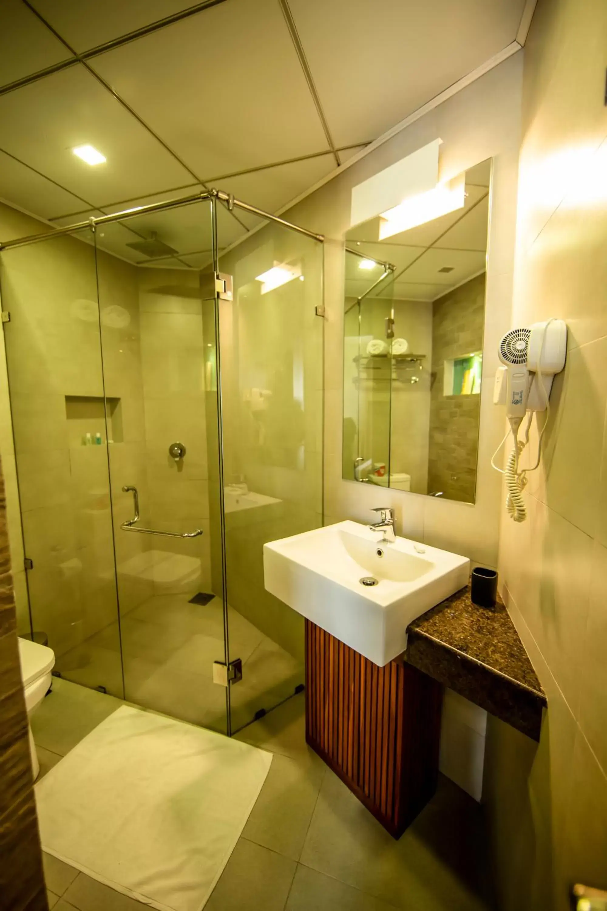 Bathroom in Skyloft Kandy by Aaradhya