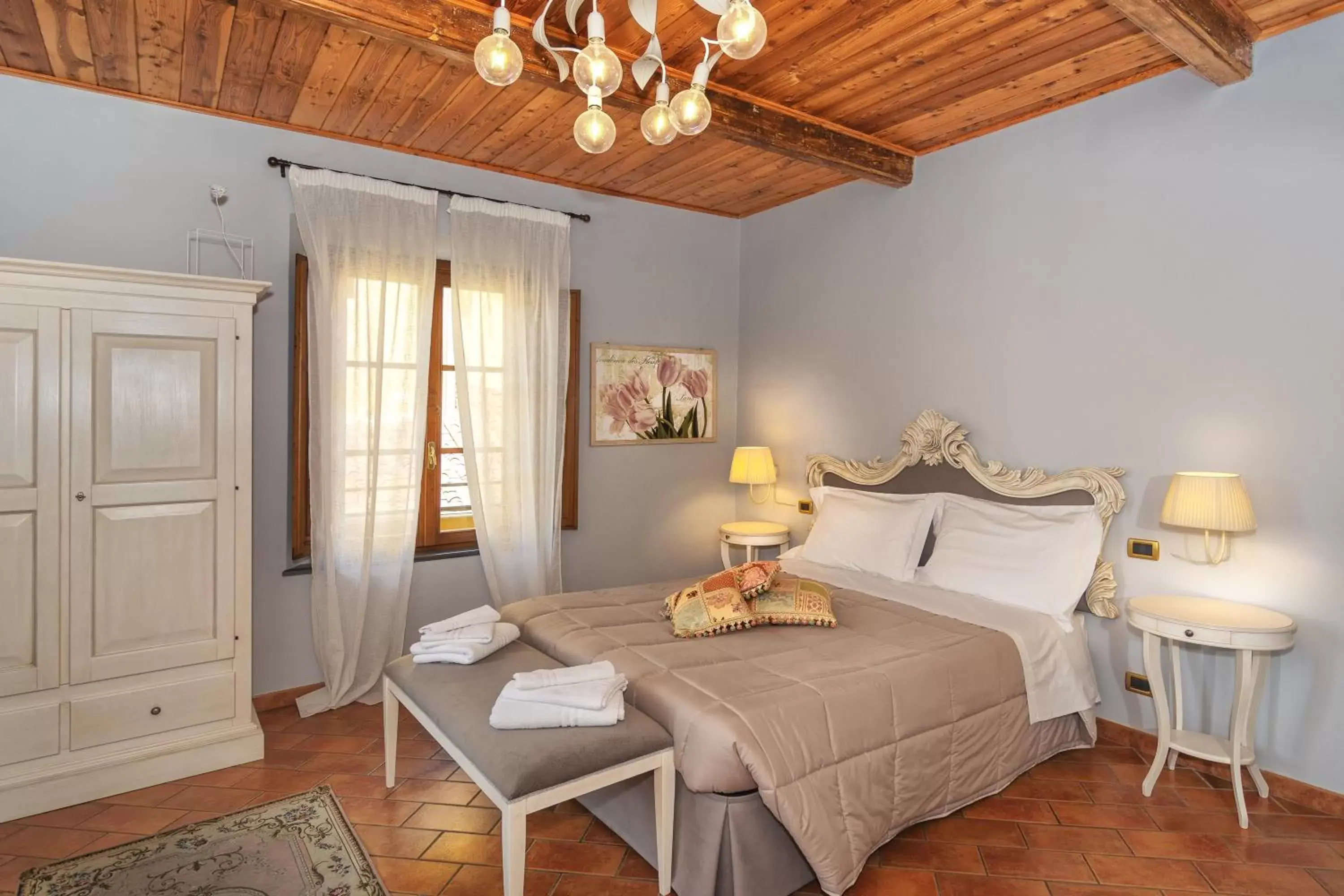 Large Double Room in Rinascimento Bed & Breakfast Large Double Room in Rinascimento Bed & Breakfast