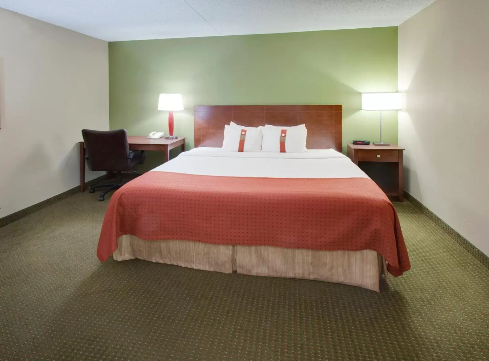 Photo of the whole room, Bed in Holiday Inn Austin Conference Center, an IHG Hotel