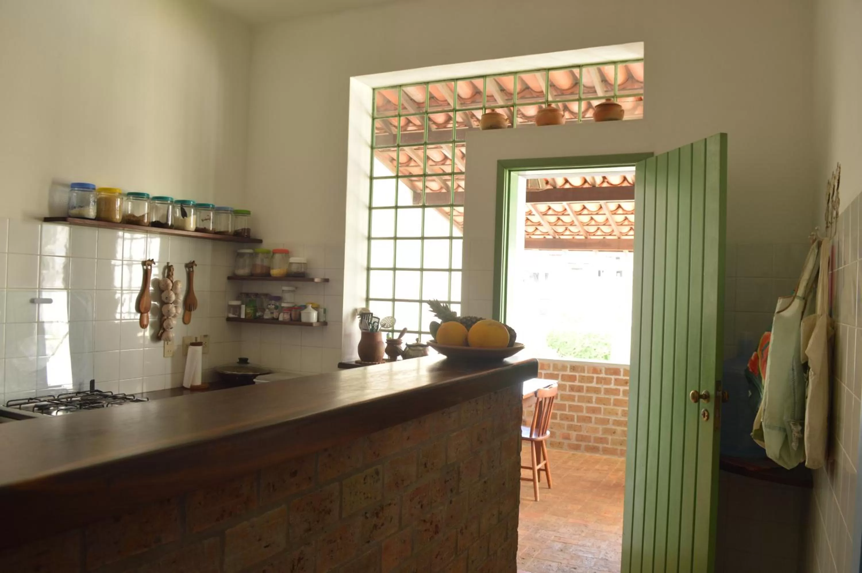 Communal kitchen in Pousada Baluarte