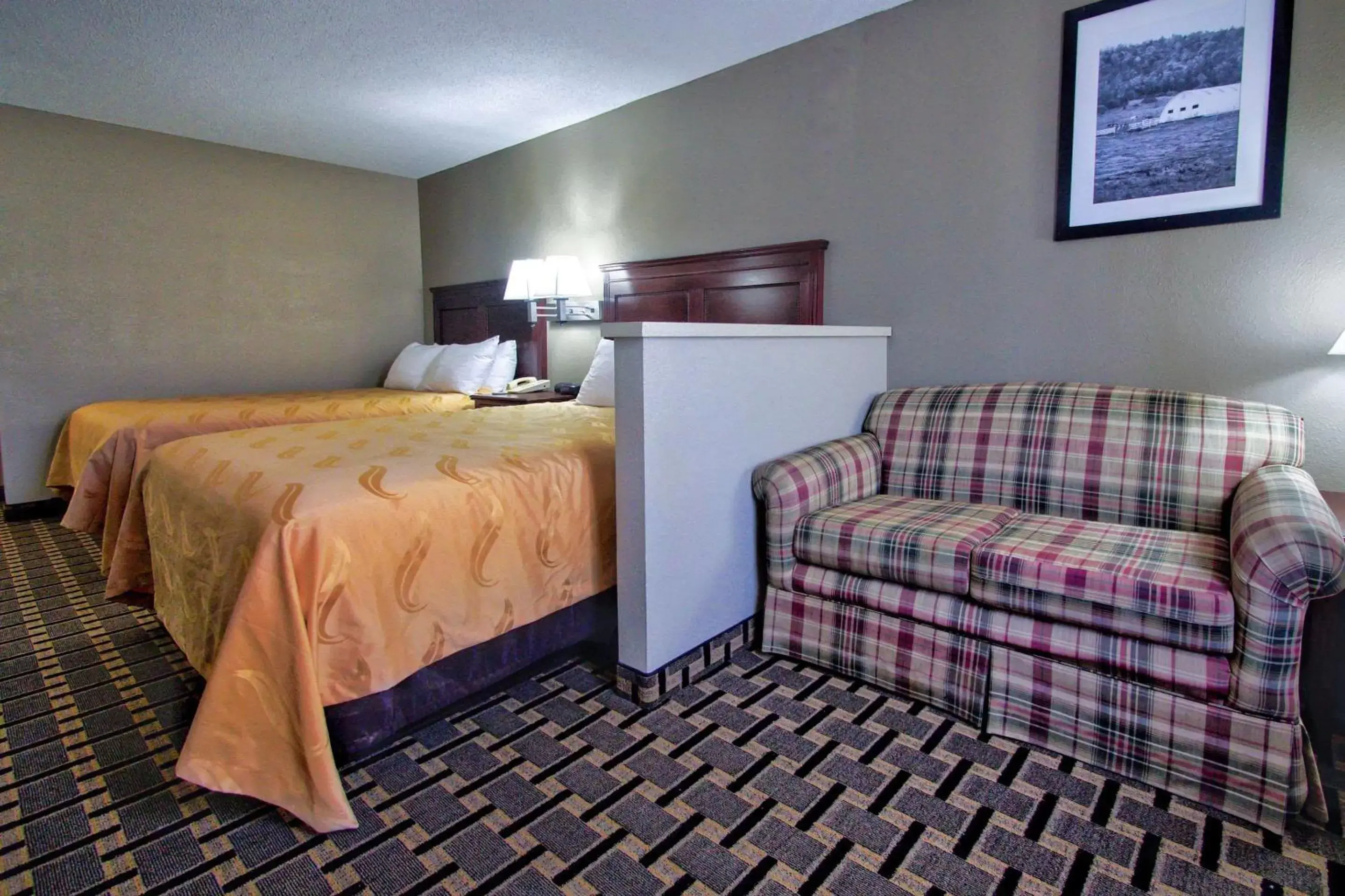 Photo of the whole room, Bed in Quality Inn Moore - Oklahoma City