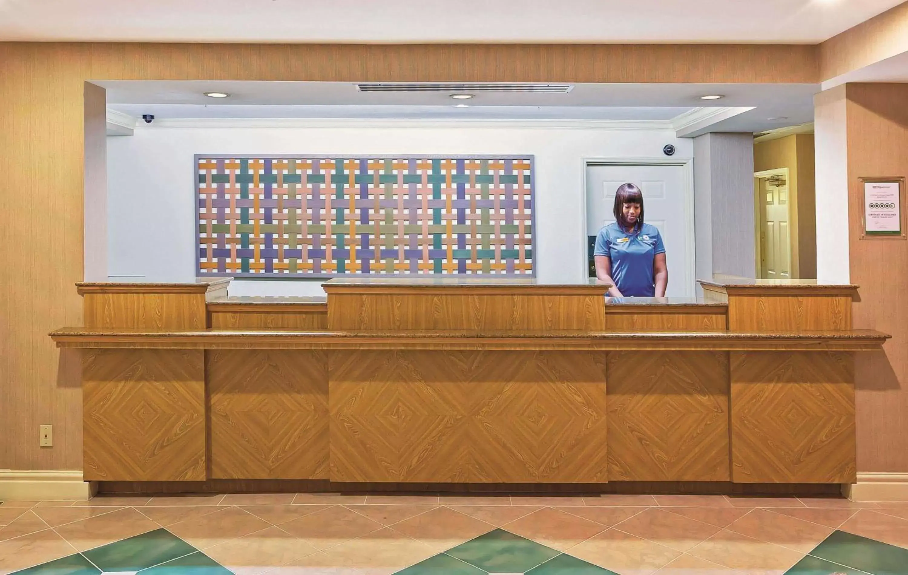 Lobby or reception, Staff in La Quinta by Wyndham Dallas DFW Airport North