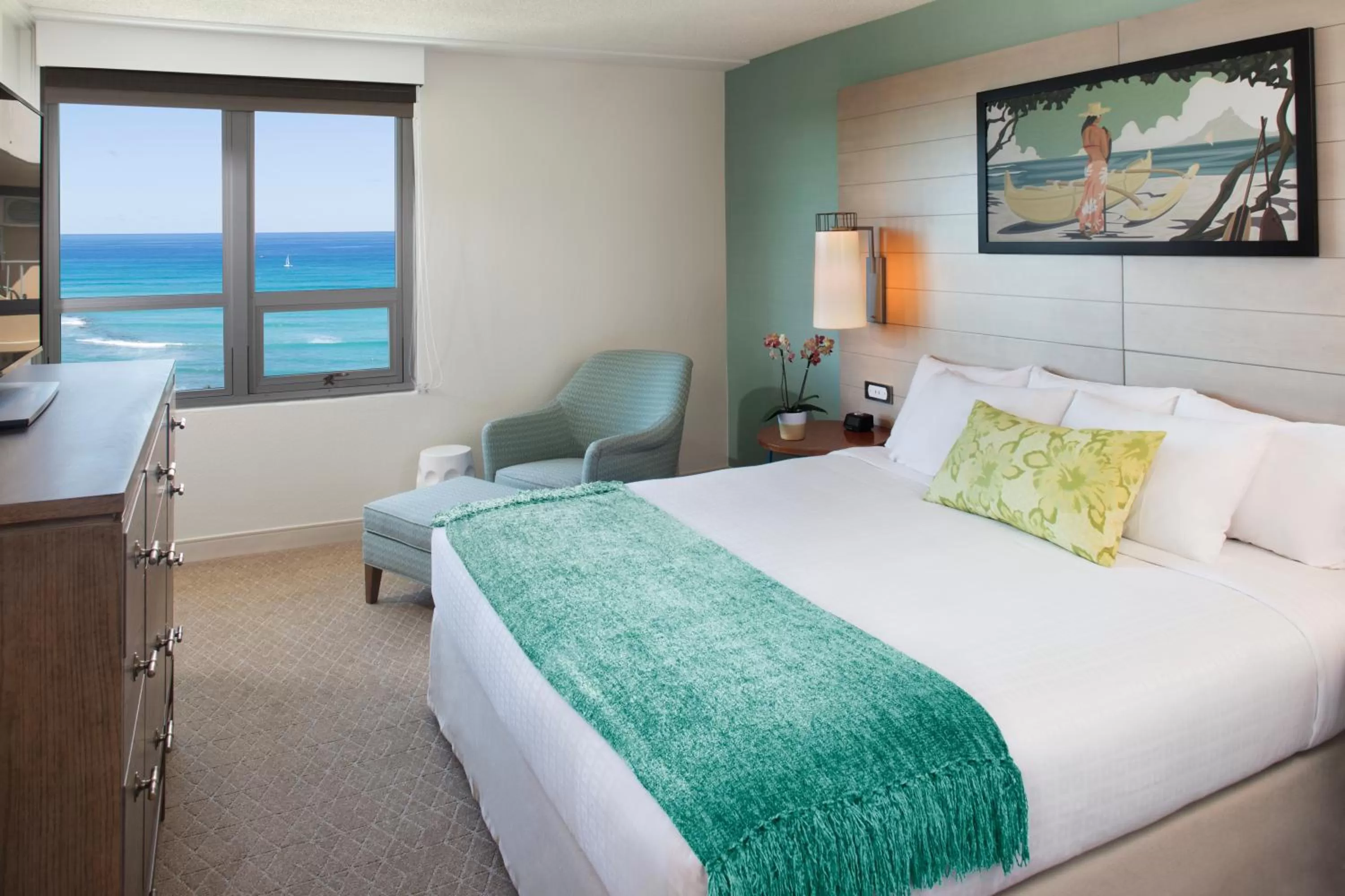 Bed in Queen Kapiolani Hotel