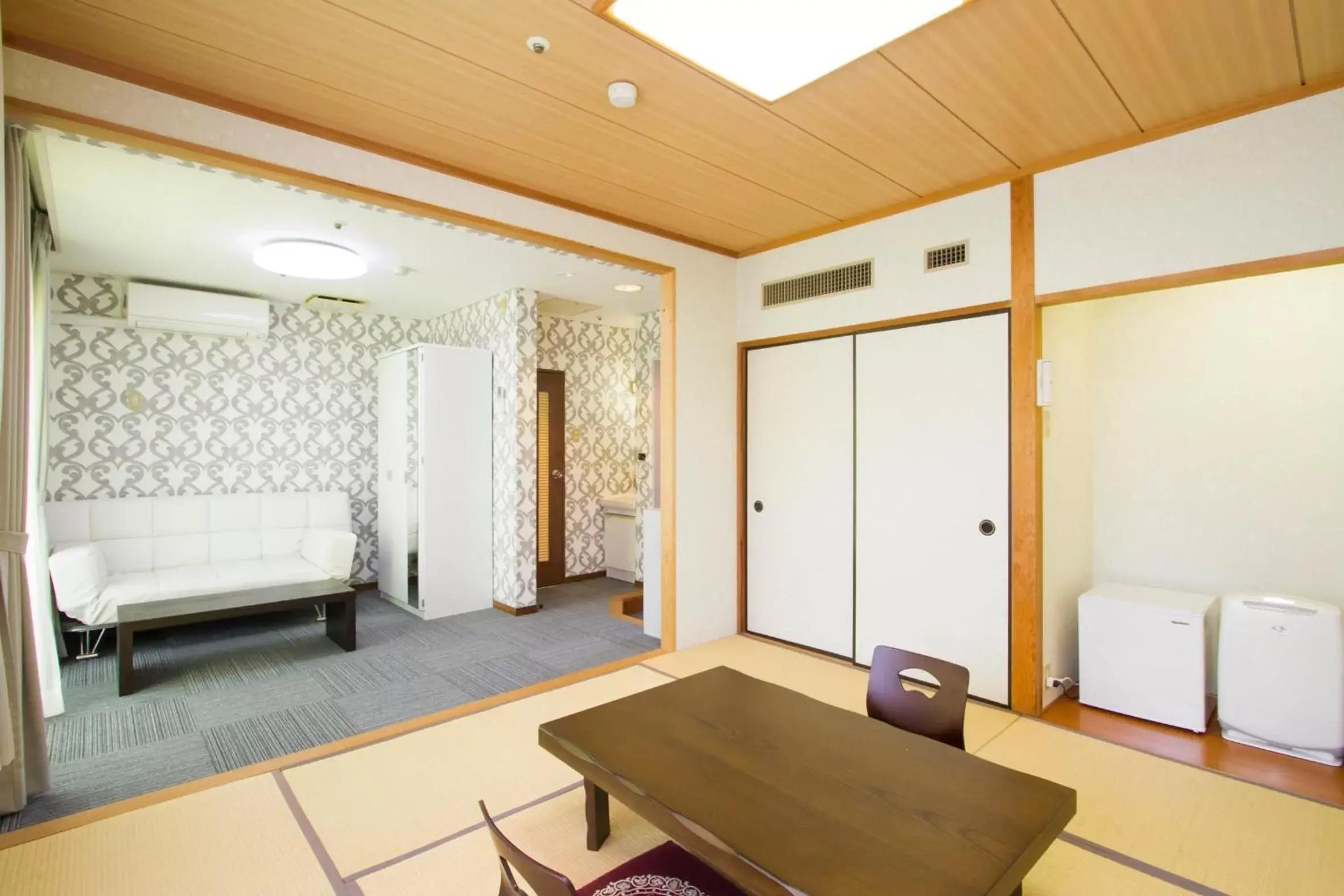 Photo of the whole room, Seating Area in Spa and Resort Hotel Solage Oita Hiji Beppuwan