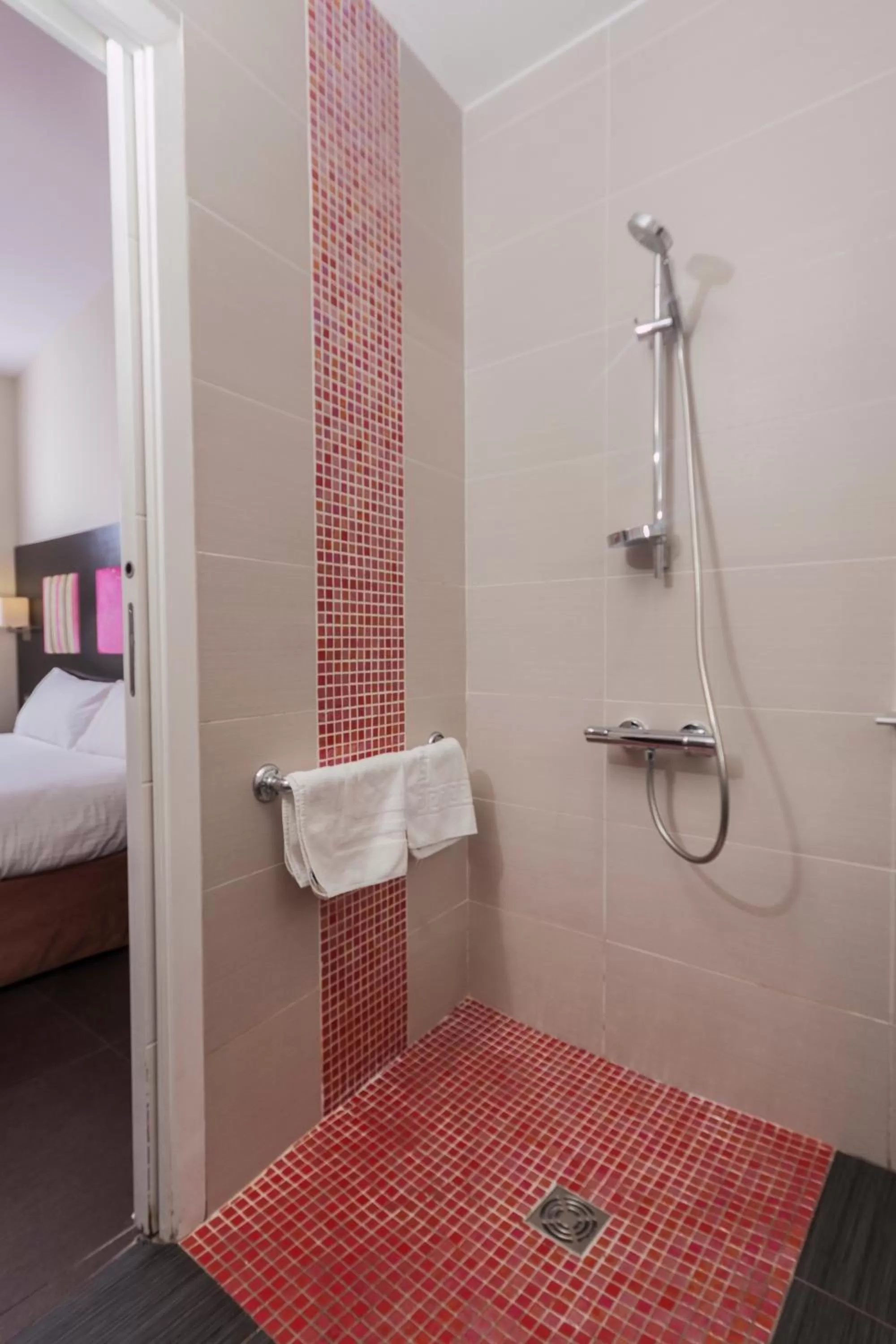 Shower, Bed in Hôtel Baptistin