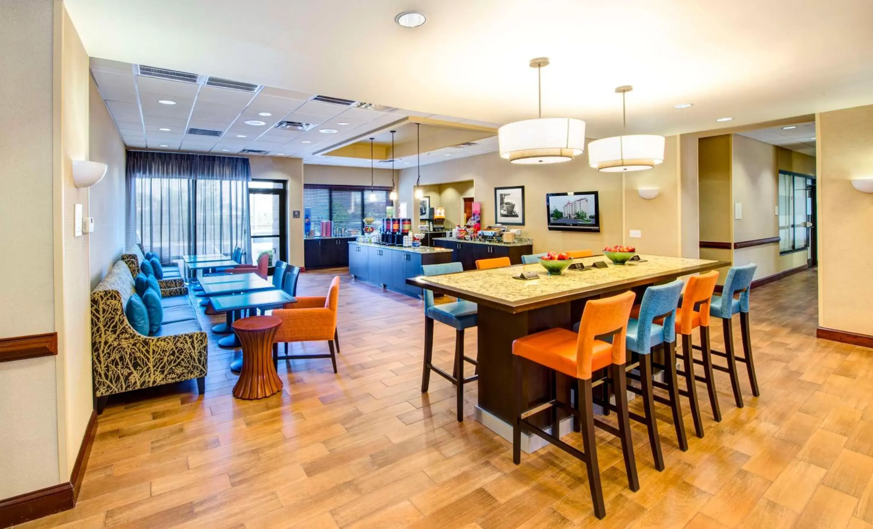 Dining area, Restaurant/Places to Eat in Hampton Inn & Suites Atlanta-Galleria