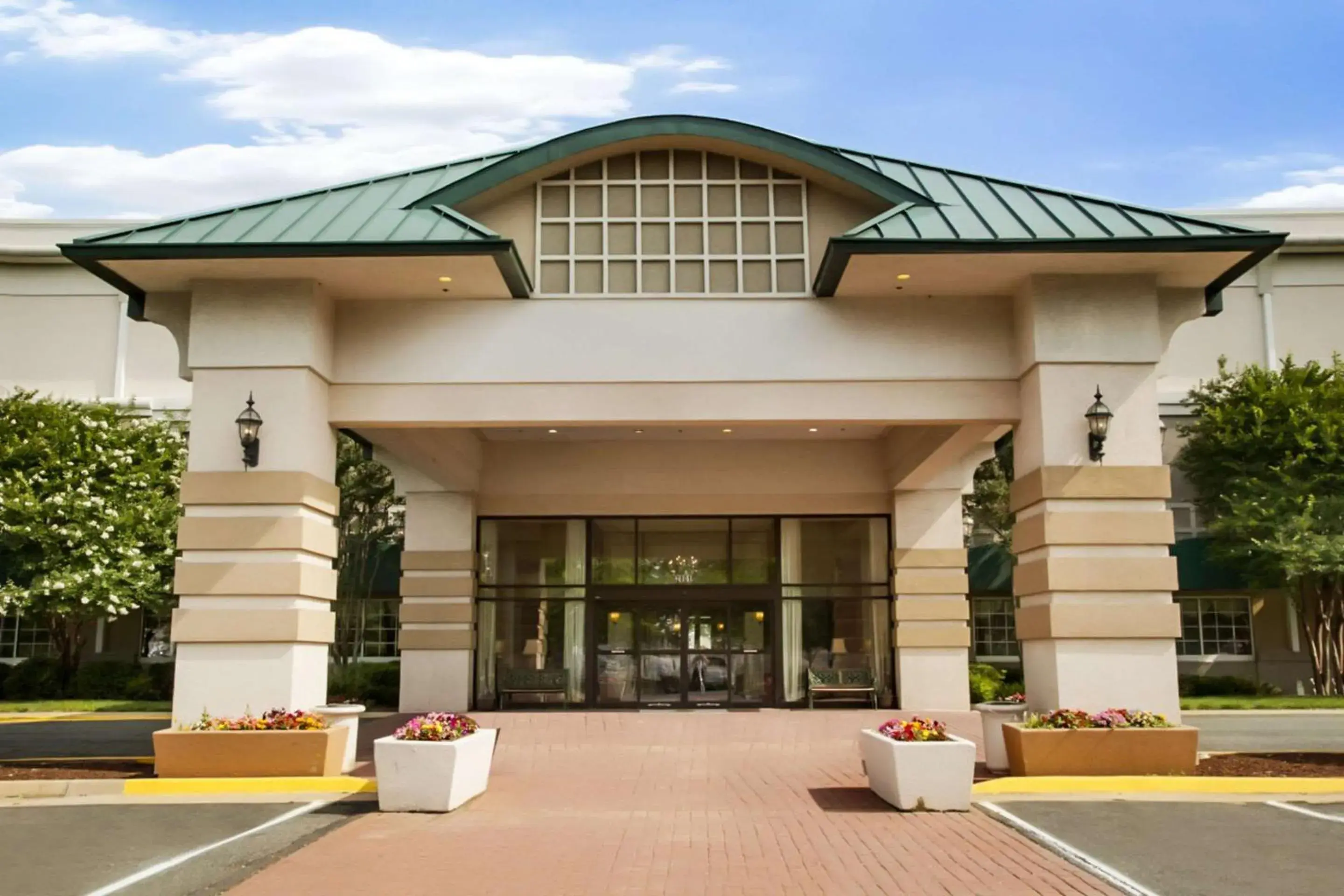 Property building in Clarion Hotel & Suites Convention Center Fredericksburg