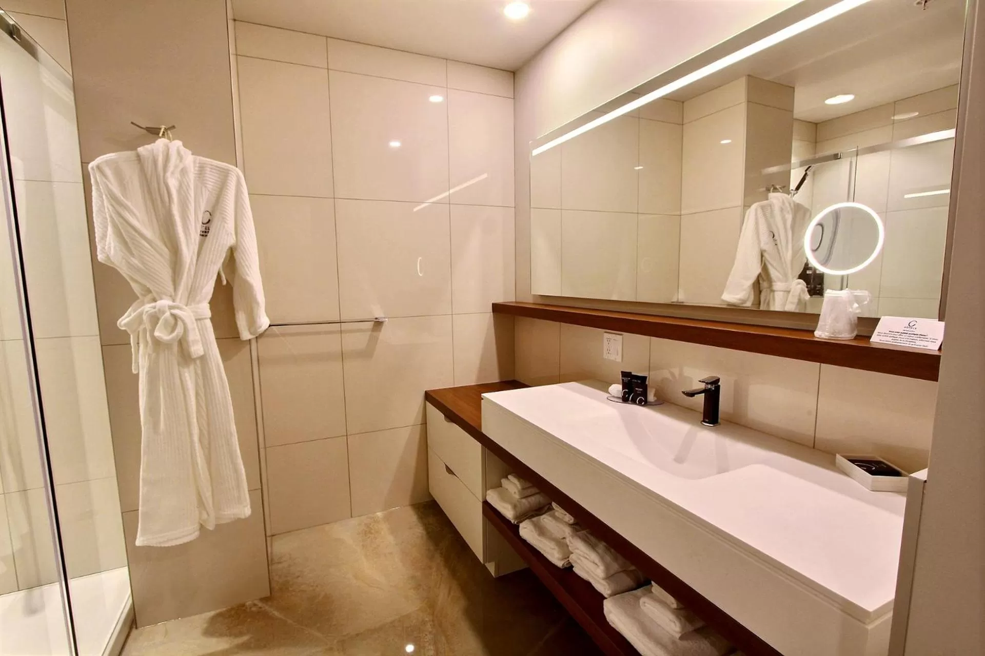 Bathroom in Hôtel Le Navigateur