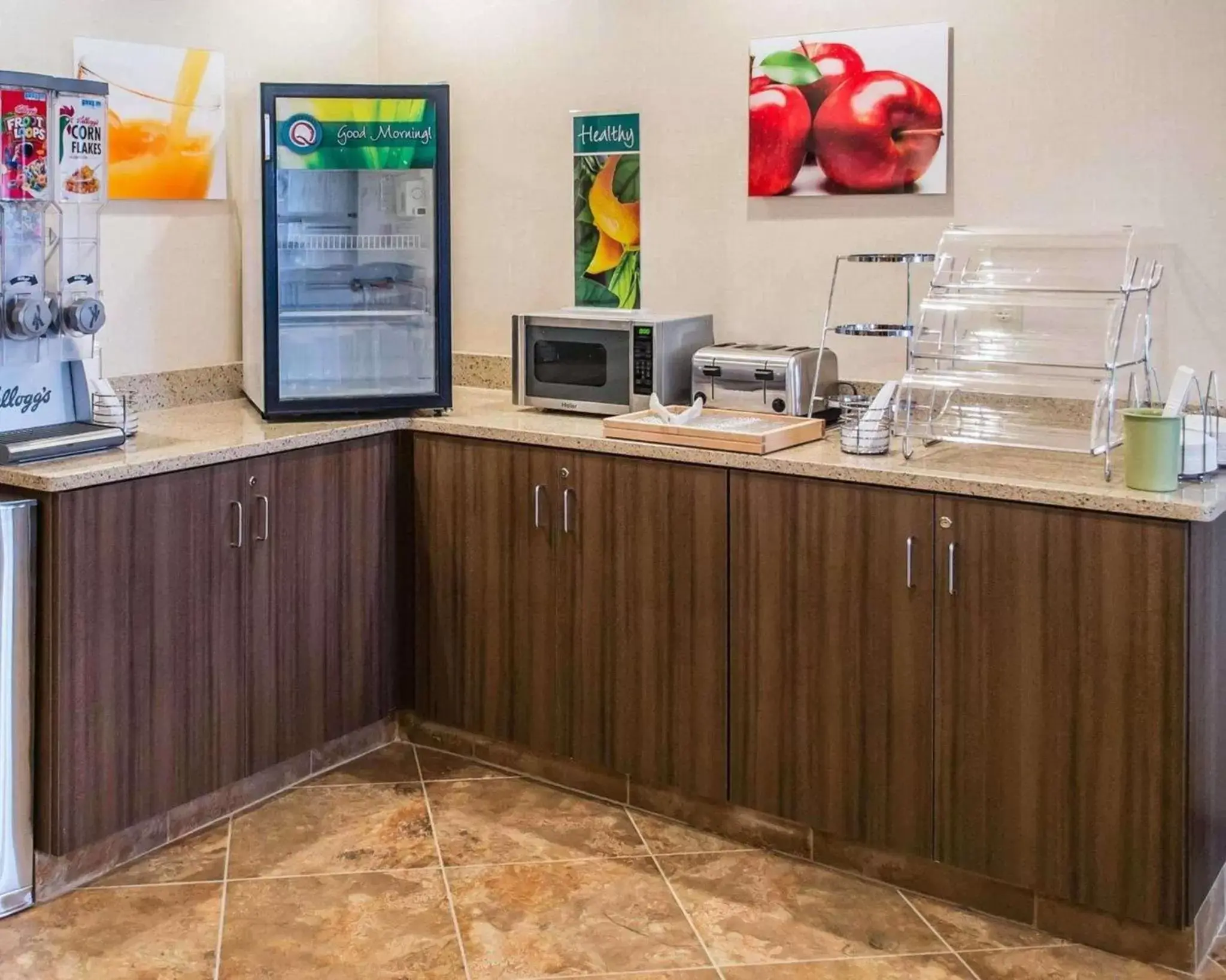 Restaurant/places to eat, Kitchen/Kitchenette in Quality Inn Streetsboro